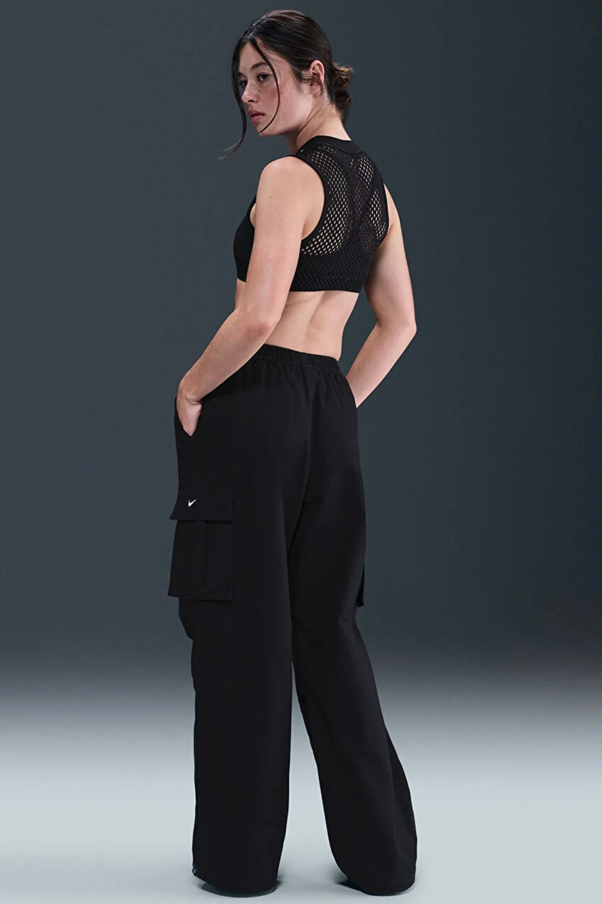 Nike NSW Street Woven Oversize  Cargo Pant.Bol Kesim Kargo Cepli Dokuma Kadın Eşofman Altı Siyah