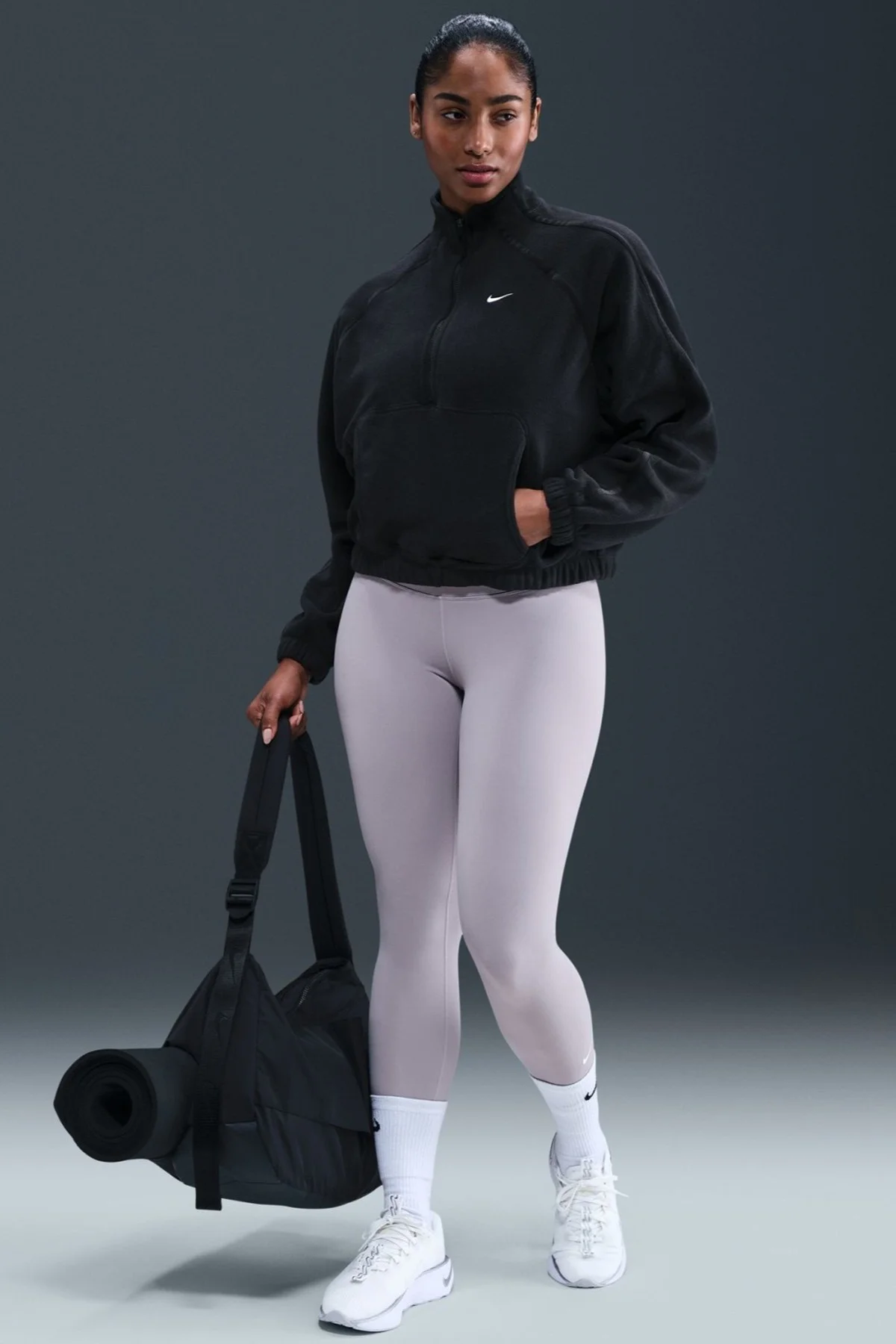 Nike One Oversize Therma-Fit Half Zip Womens Sweatshirt Bol Kesim Yarım Fermuar Dik Yaka Polar Kadın Sweatshirt Siyah Nike One Oversize Therma-Fit Half Zip Womens Sweatshirt Bol Kesim Yarım Fermuar Dik Yaka Polar Kadın Sweatshirt Siyah