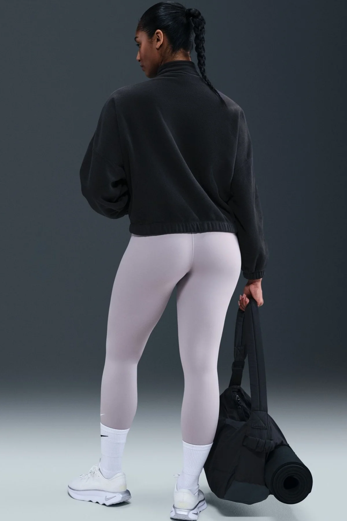 Nike One Oversize Therma-Fit Half Zip Womens Sweatshirt Bol Kesim Yarım Fermuar Dik Yaka Polar Kadın Sweatshirt Siyah Nike One Oversize Therma-Fit Half Zip Womens Sweatshirt Bol Kesim Yarım Fermuar Dik Yaka Polar Kadın Sweatshirt Siyah