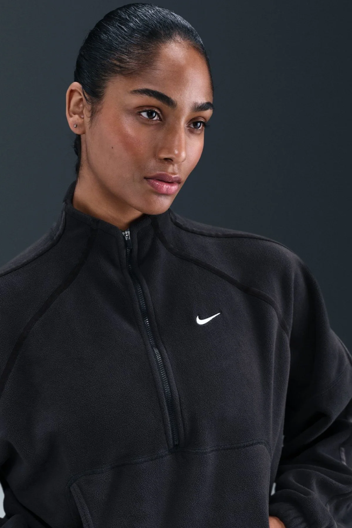 Nike One Oversize Therma-Fit Half Zip Womens Sweatshirt Bol Kesim Yarım Fermuar Dik Yaka Polar Kadın Sweatshirt Siyah Nike One Oversize Therma-Fit Half Zip Womens Sweatshirt Bol Kesim Yarım Fermuar Dik Yaka Polar Kadın Sweatshirt Siyah