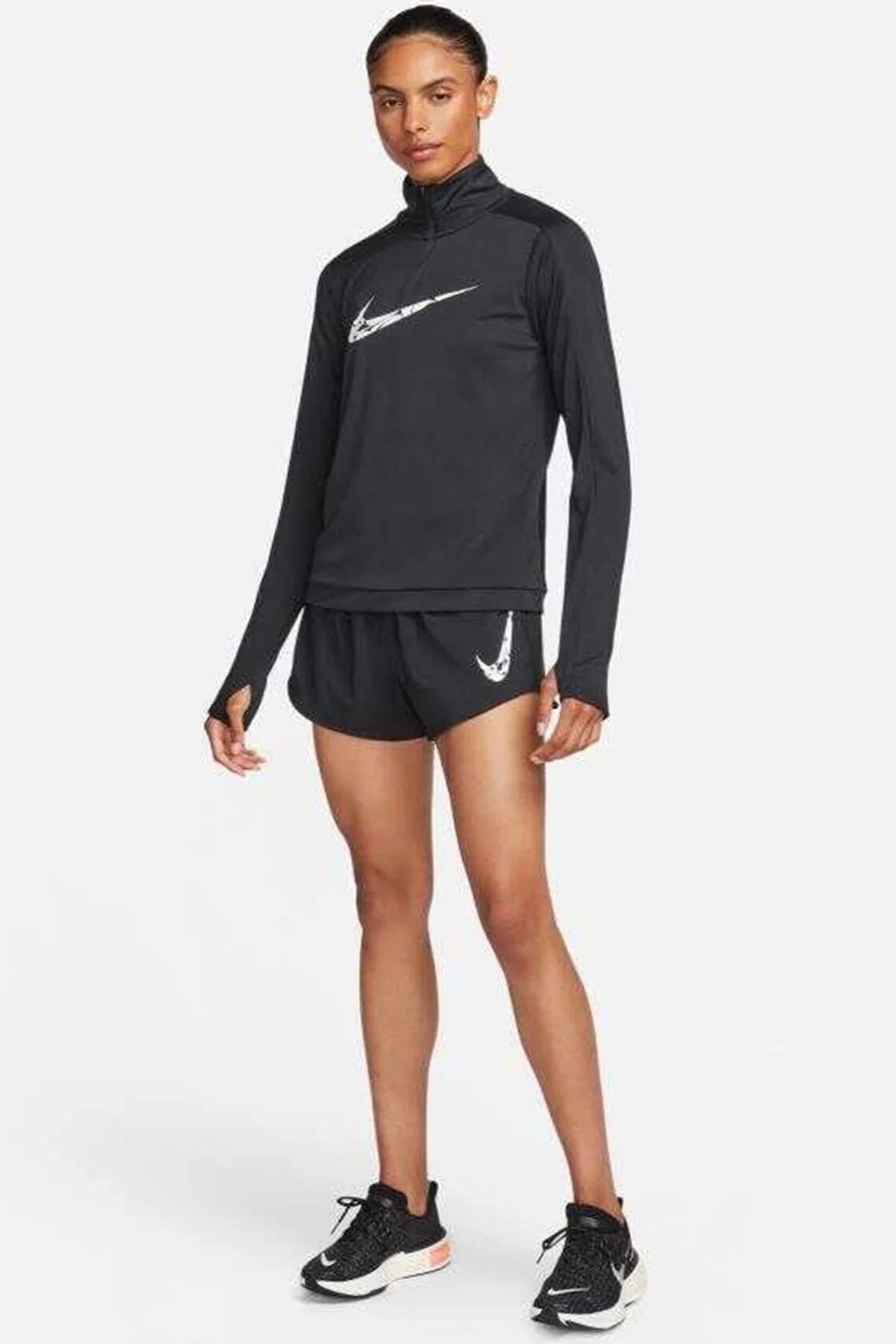 Nike One Swoosh Dri Fit MR Loose Fit Womens Running Short Slip Astarlı Bol Kesim Kadın Koşu Antreman Şortu Siyah Nike One Swoosh Dri Fit MR Loose Fit Womens Running Short Slip Astarlı Bol Kesim Kadın Koşu Antreman Şortu Siyah