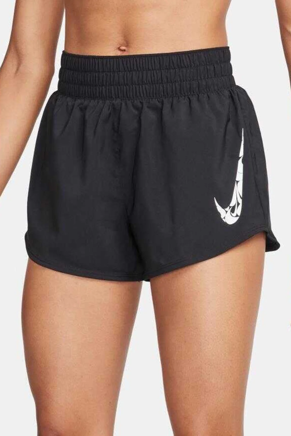 Nike One Swoosh Dri Fit MR Loose Fit Womens Running Short Slip Astarlı Bol Kesim Kadın Koşu Antreman Şortu Siyah Nike One Swoosh Dri Fit MR Loose Fit Womens Running Short Slip Astarlı Bol Kesim Kadın Koşu Antreman Şortu Siyah