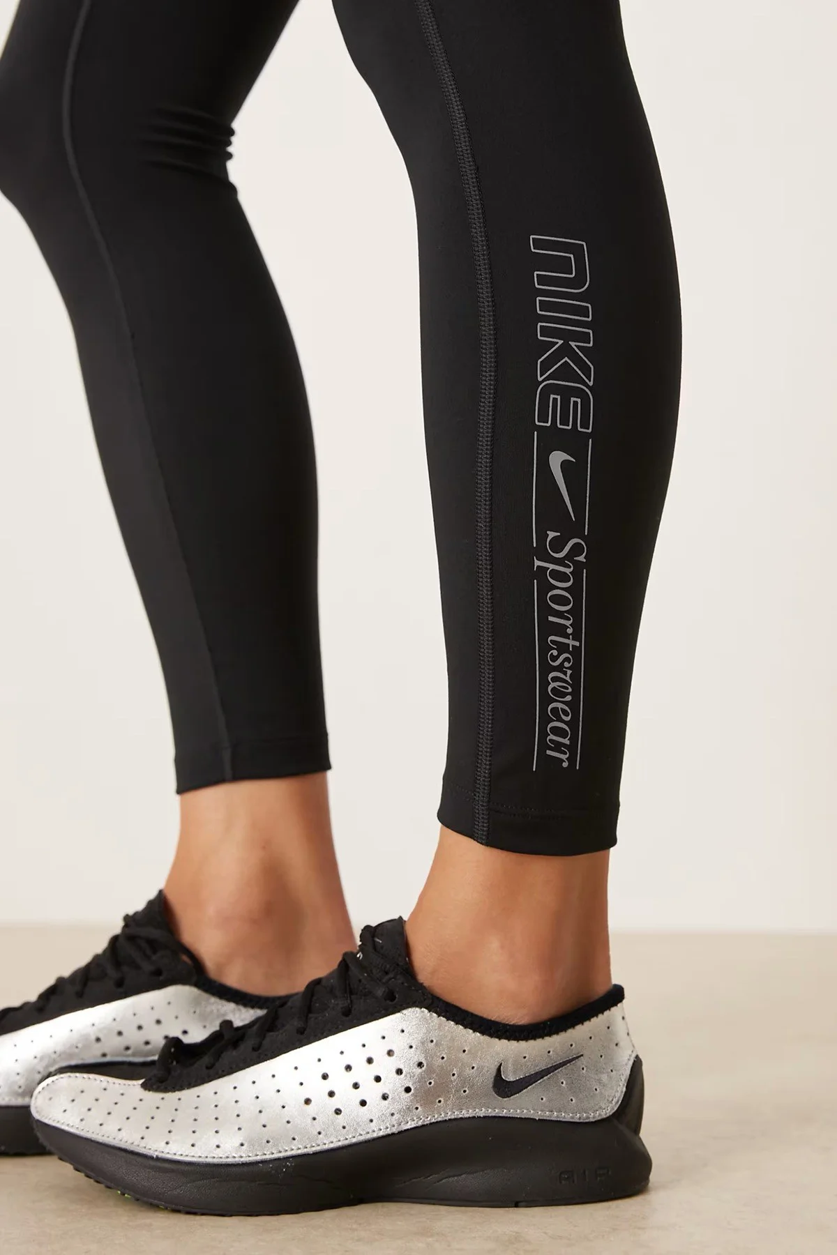 Nike One Training Dri Fit Gym Life Swoosh High Rise Full Length Kadın Yüksek Bel Cepli Antrenman Taytı Siyah Fiyatı, Yorumları ve Özellikleri