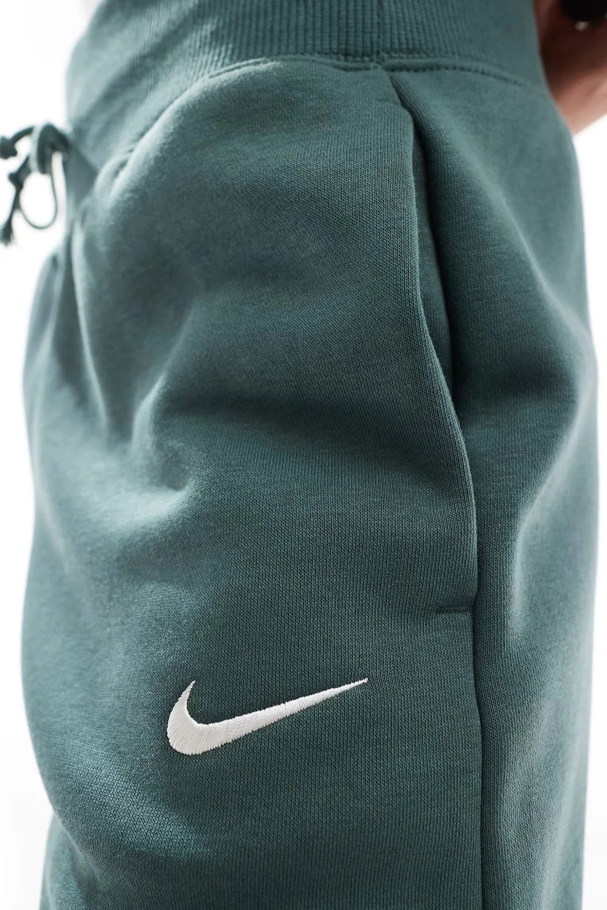 Nike Phoenix Fleece Wide High Rise Sweatpants Kadın Yüksek Bel Yırtmaçlı Geniş Paça Eşofman Altı Yeşil Nike Phoenix Fleece Wide High Rise Sweatpants Kadın Yüksek Bel Yırtmaçlı Geniş Paça Eşofman Altı Yeşil