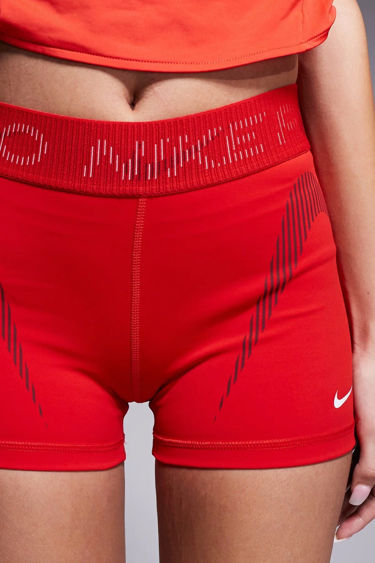 Nike Pro Training 3 inch Shorts With Mesh Detail Kadın 3inç File Detaylı Antrenman Tayt Şort Kırmızı
