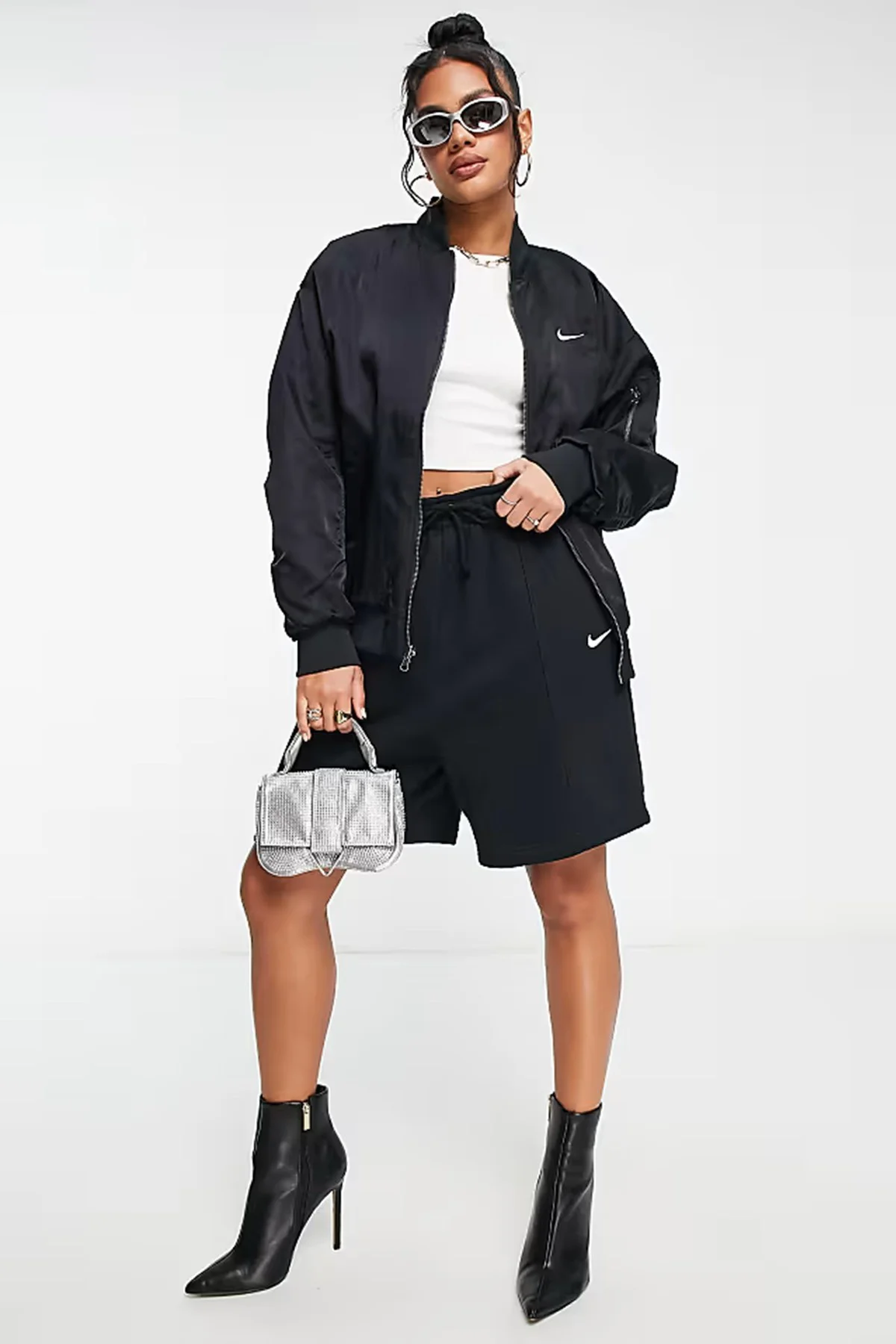 Nike Reversible Synthetic Fill Versity Loose Fit Bomber Jacket Kadın Çift Taraflı Bol Kesim Ceket Siyah Nike Reversible Synthetic Fill Versity Loose Fit Bomber Jacket Kadın Çift Taraflı Bol Kesim Ceket Siyah Fiyatı, Yorumları ve Özellikleri