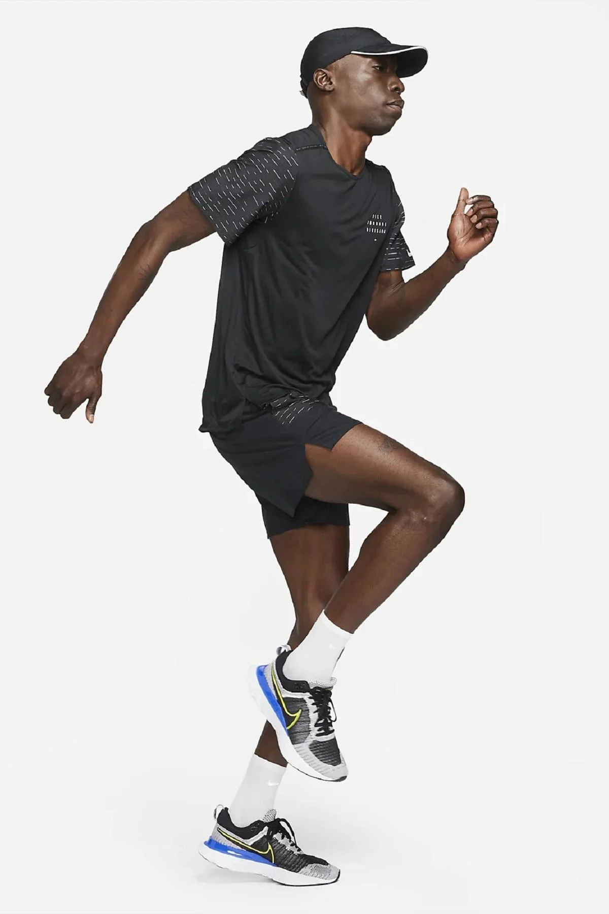 Nike Rise 365 Run Division Short-Sleeve Reflectörlü Siyah Koşu Tişörtü Nike Rise 365 Run Division Short-Sleeve Reflectörlü Siyah Koşu Tişörtü Fiyatı, Yorumları ve Özellikleri