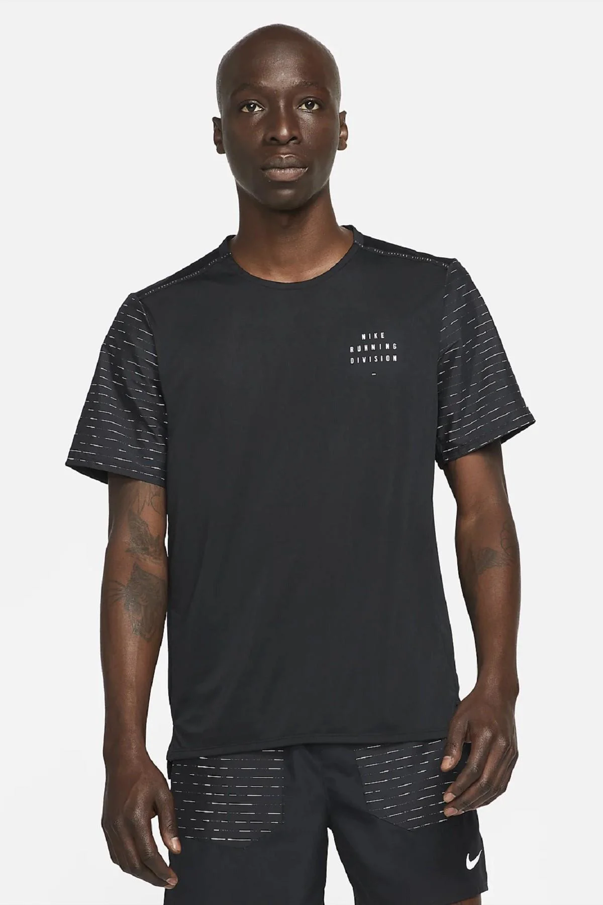 Nike Rise 365 Run Division Short-Sleeve Reflectörlü Siyah Koşu Tişörtü Nike Rise 365 Run Division Short-Sleeve Reflectörlü Siyah Koşu Tişörtü Fiyatı, Yorumları ve Özellikleri