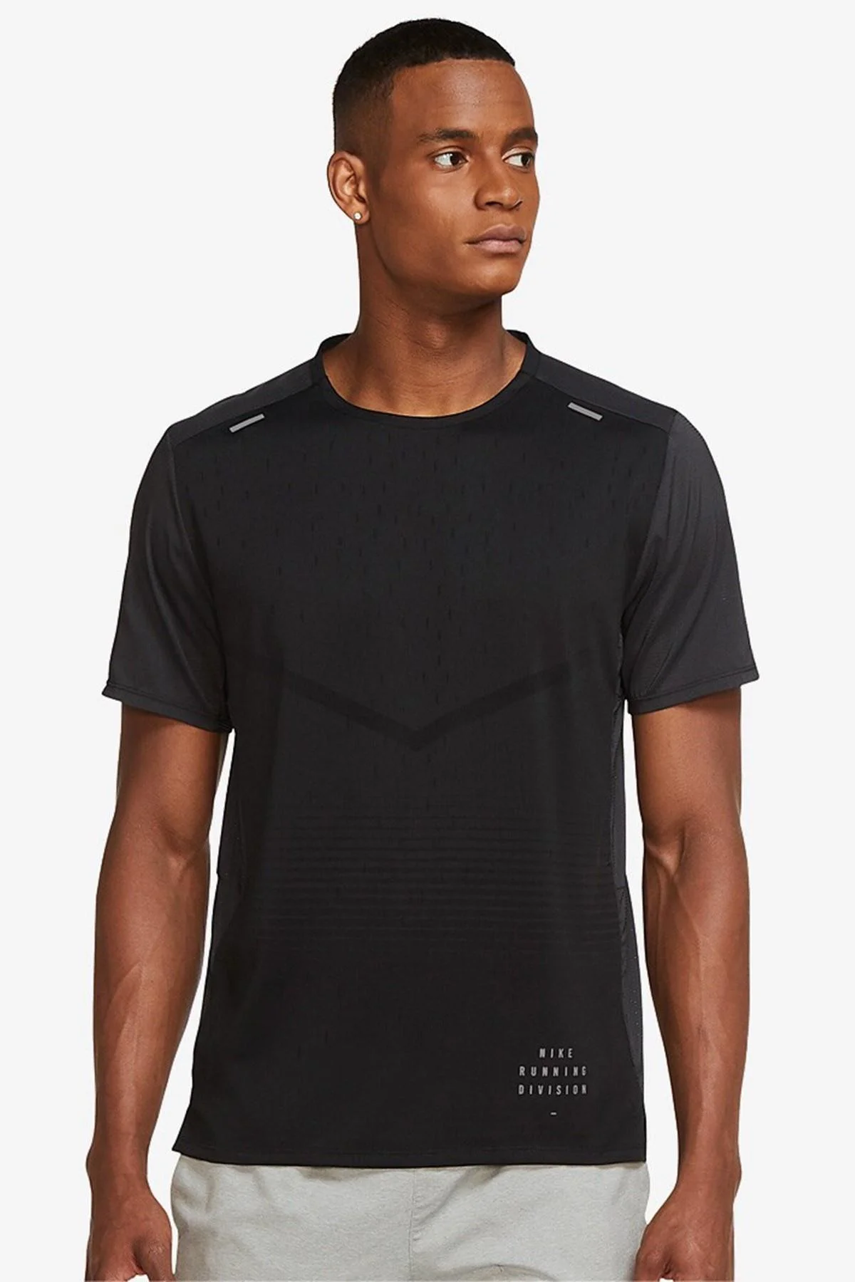 Nike Rise 365 Run Division Short-Sleeve Toparlanır Koşu Tişörtü Siyah Nike Rise 365 Run Division Short-Sleeve Toparlanır Koşu Tişörtü Siyah Fiyatı, Yorumları ve Özellikleri