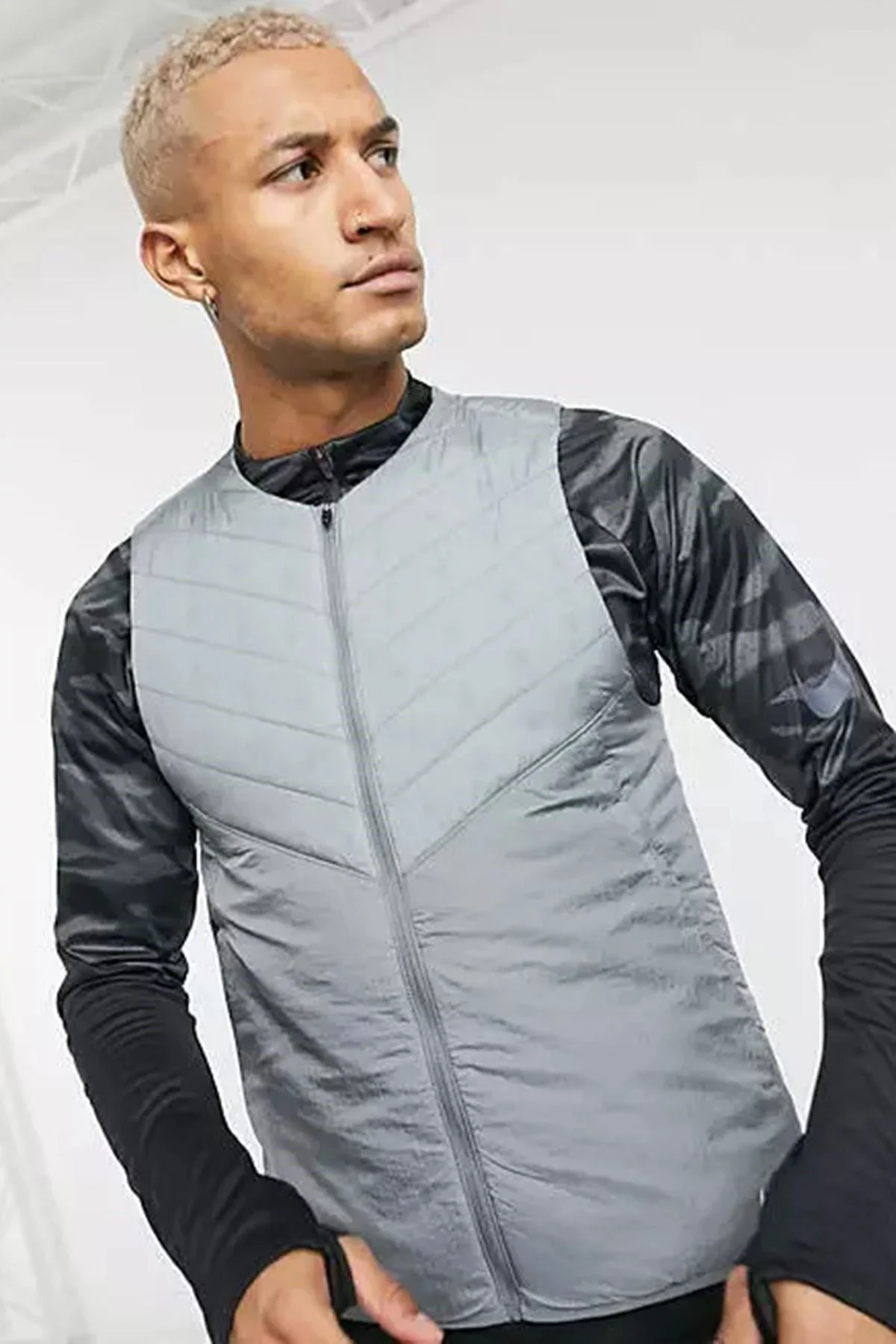 Nike Running Aerolayer Yalıtımlı Jile Reflektörllü Çantaya Dönüşebilen Erkek Yelek Gri Nike Running Aerolayer Yalıtımlı Jile Reflektörllü Çantaya Dönüşebilen Erkek Yelek Gri Fiyatı, Yorumları ve Özellikleri