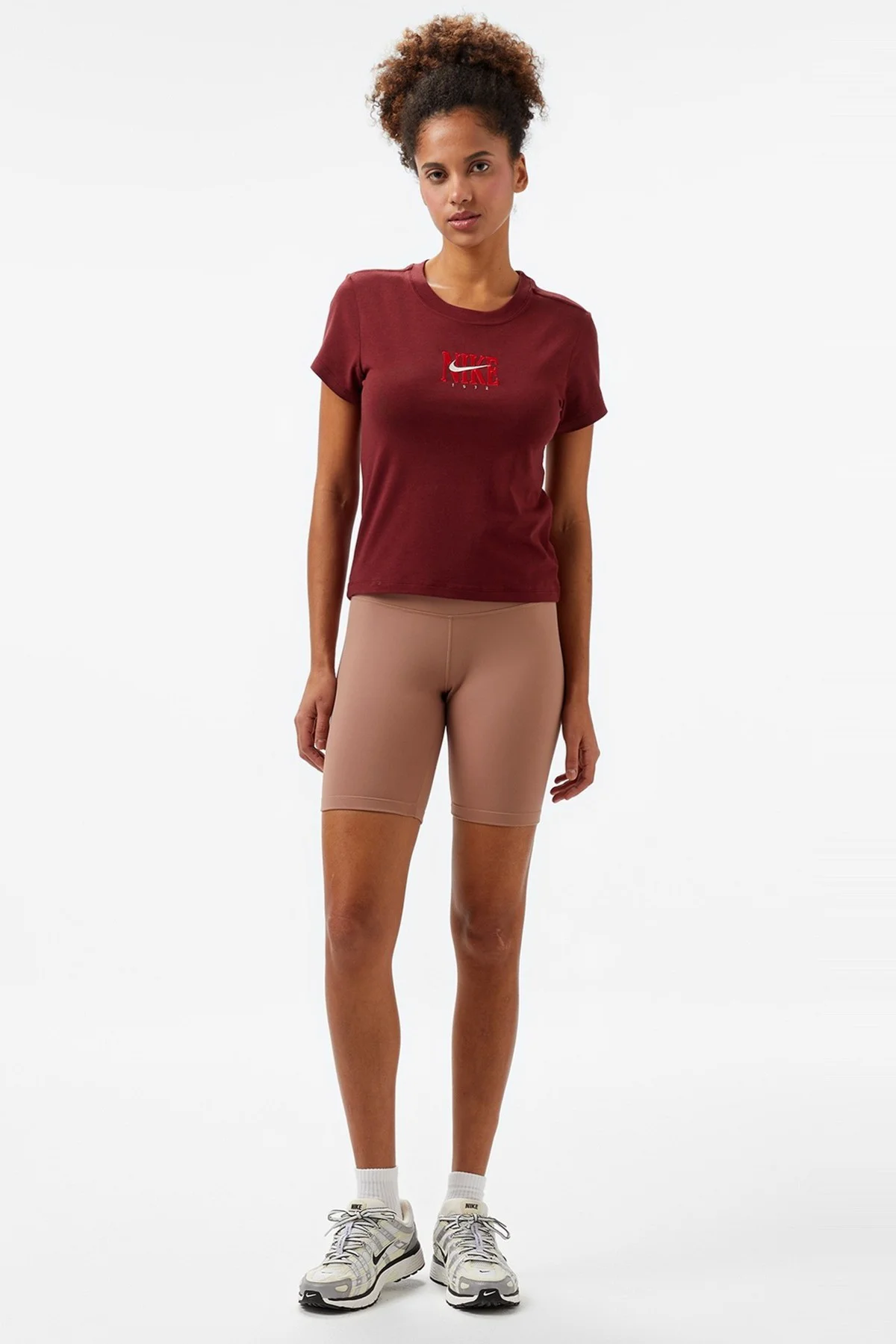 Nike Slim Phoenix Womens Tshirt Kısa Kollu Kadın Tişört Bordo Nike Slim Phoenix Womens Tshirt Kısa Kollu Kadın Tişört Bordo Fiyatı, Yorumları ve Özellikleri