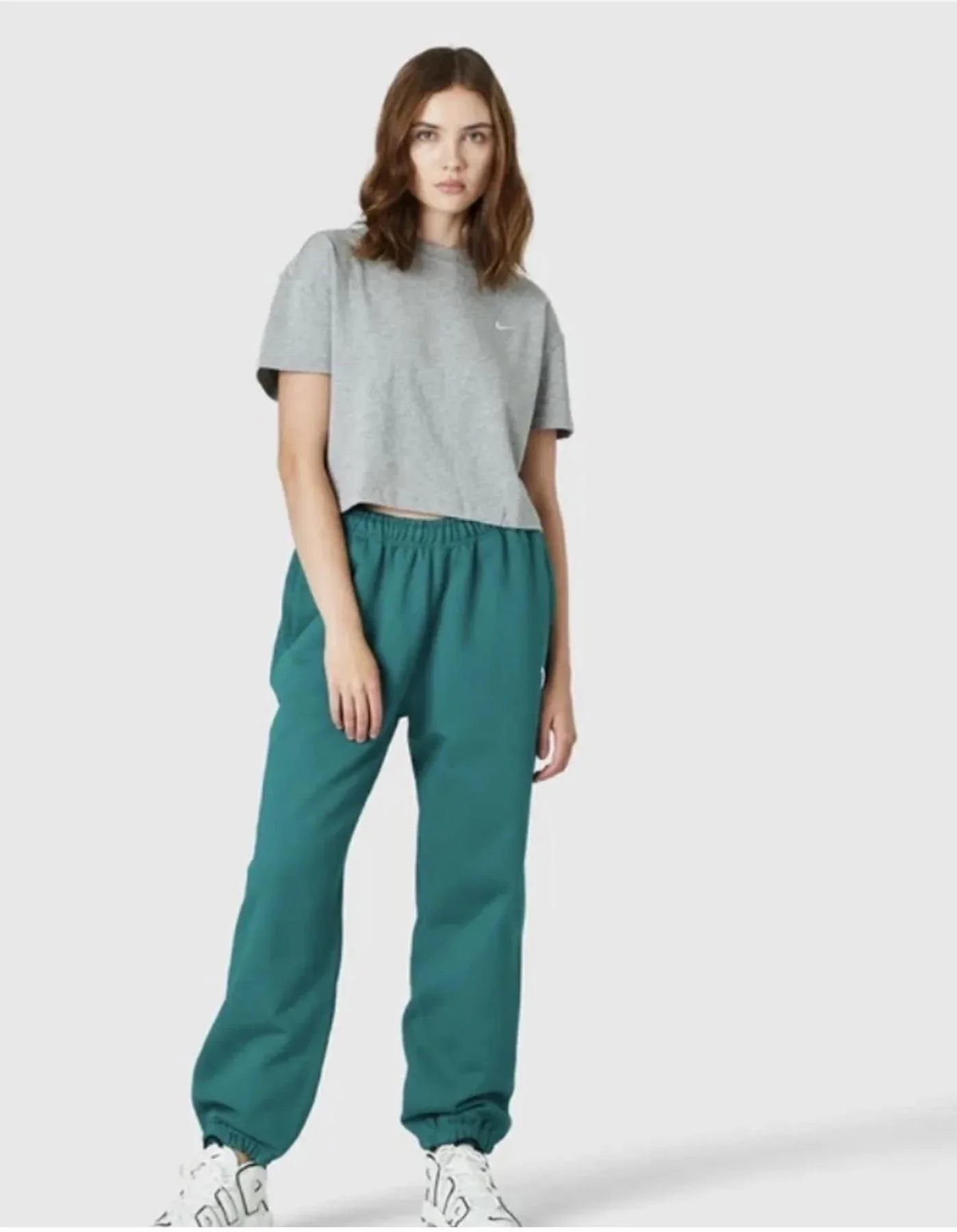 Nike Solo Swoosh Fleece Pant Pamuklu Bol Kesim Yüksek Bel Kadın Eşofman Altı Yeşil Nike Solo Swoosh Fleece Pant Pamuklu Bol Kesim Yüksek Bel Kadın Eşofman Altı Yeşil