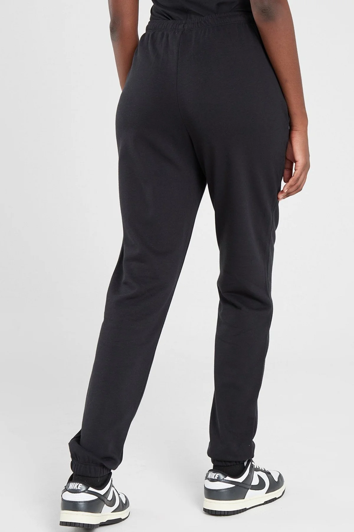 Nike Sportswear Chill Terry High Rise Jogger Kadın Yüksek Bel Slim Fit Eşofman Altı Siyah Nike Sportswear Chill Terry High Rise Jogger Kadın Yüksek Bel Slim Fit Eşofman Altı Siyah