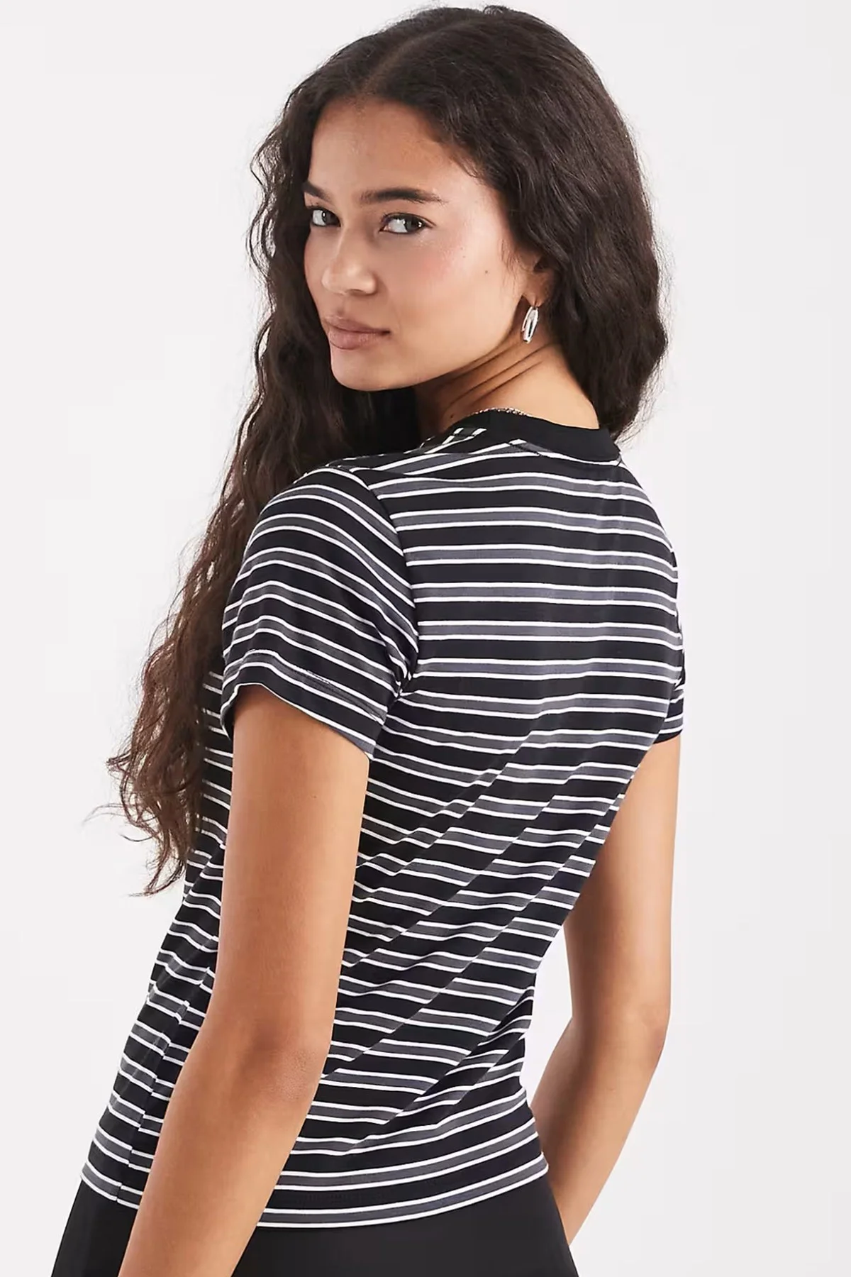 Nike Sportswear Chill Striped Slim Fit T-shirt Kadın Kısa Kesim Çizgili Tişört Siyah