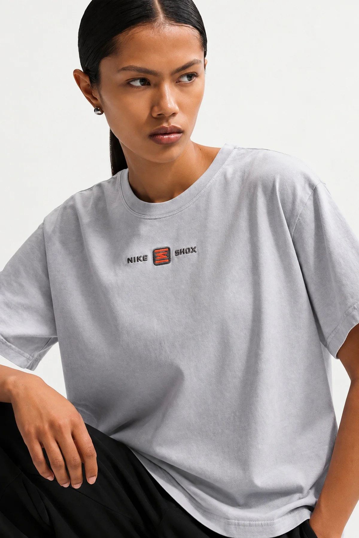 Nike Sportswear Classic Shox Women's Oversized Fit T-Shirt Kadın Oversize Tişört Gri Nike Sportswear Classic Shox Women's Oversized Fit T-Shirt Kadın Oversize Tişört Gri