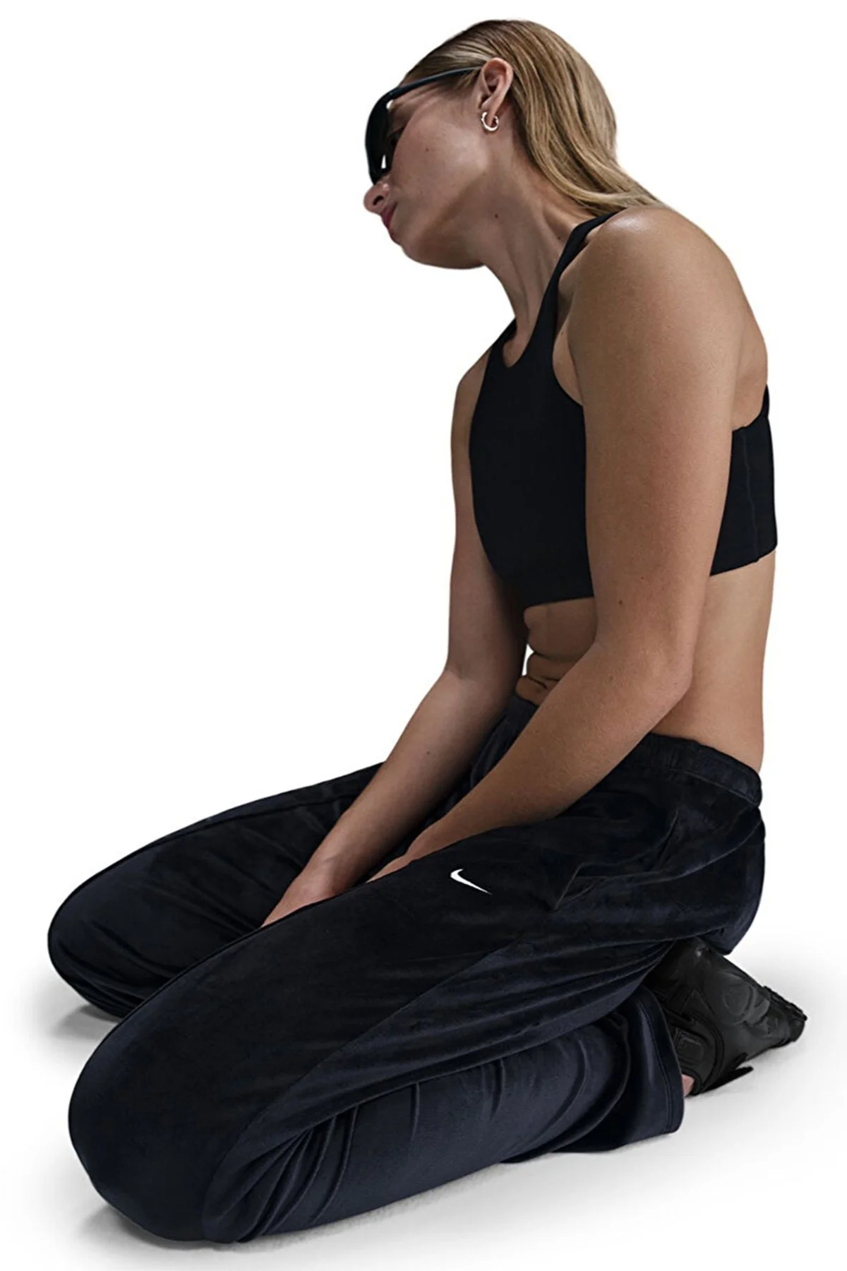 Nike Sportswear Clothing Track Chill Knit Pants.Düz Paça Kadife Kadın Eşofman Altı Siyah Nike Sportswear Clothing Track Chill Knit Pants.Düz Paça Kadife Kadın Eşofman Altı Siyah