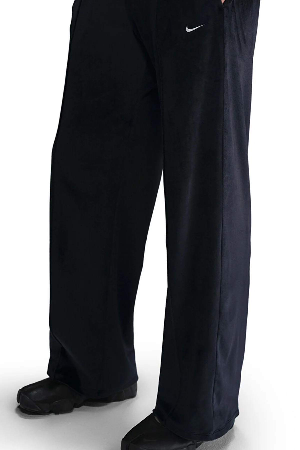 Nike Sportswear Clothing Track Chill Knit Pants.Düz Paça Kadife Kadın Eşofman Altı Siyah Nike Sportswear Clothing Track Chill Knit Pants.Düz Paça Kadife Kadın Eşofman Altı Siyah