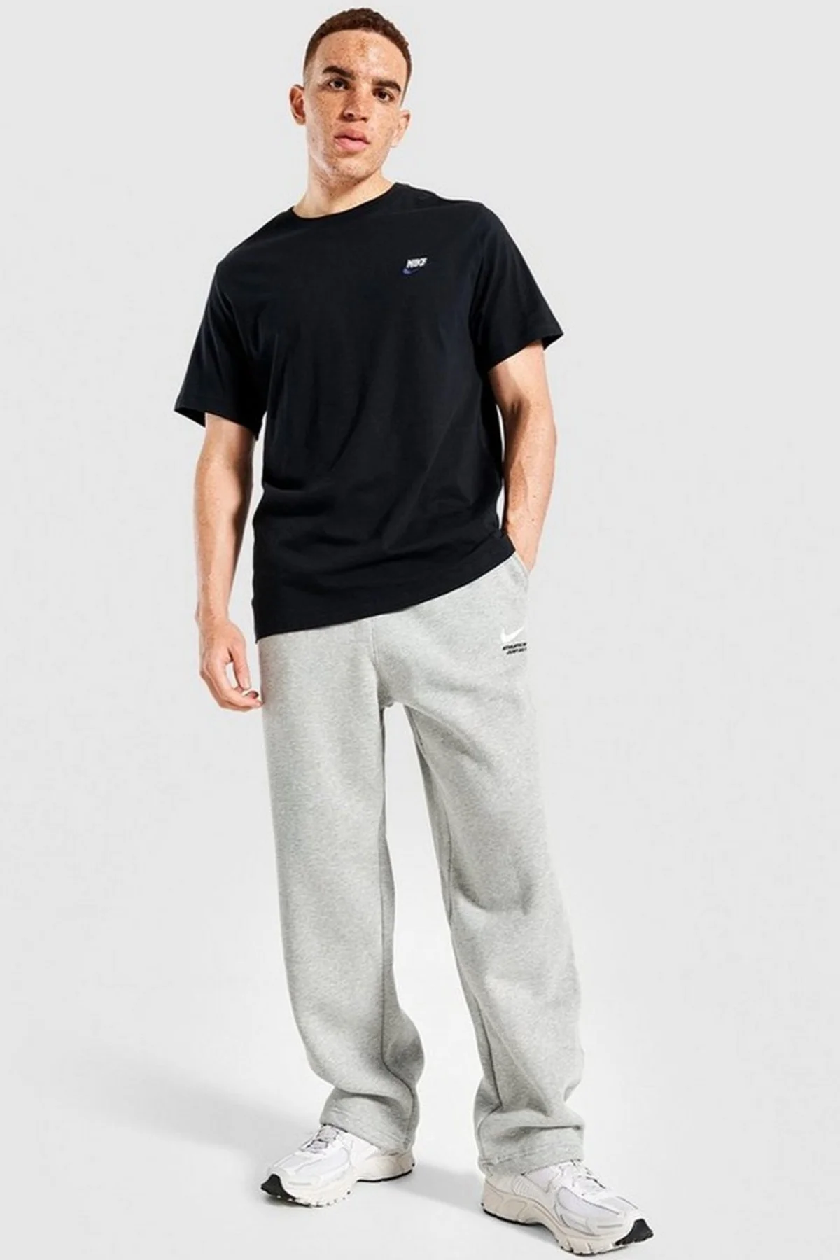 Nike Sportswear Club Men's T-Shirt Erkek Pamuklu Tişört Siyah Nike Sportswear Club Men's T-Shirt Erkek Pamuklu Tişört Siyah
