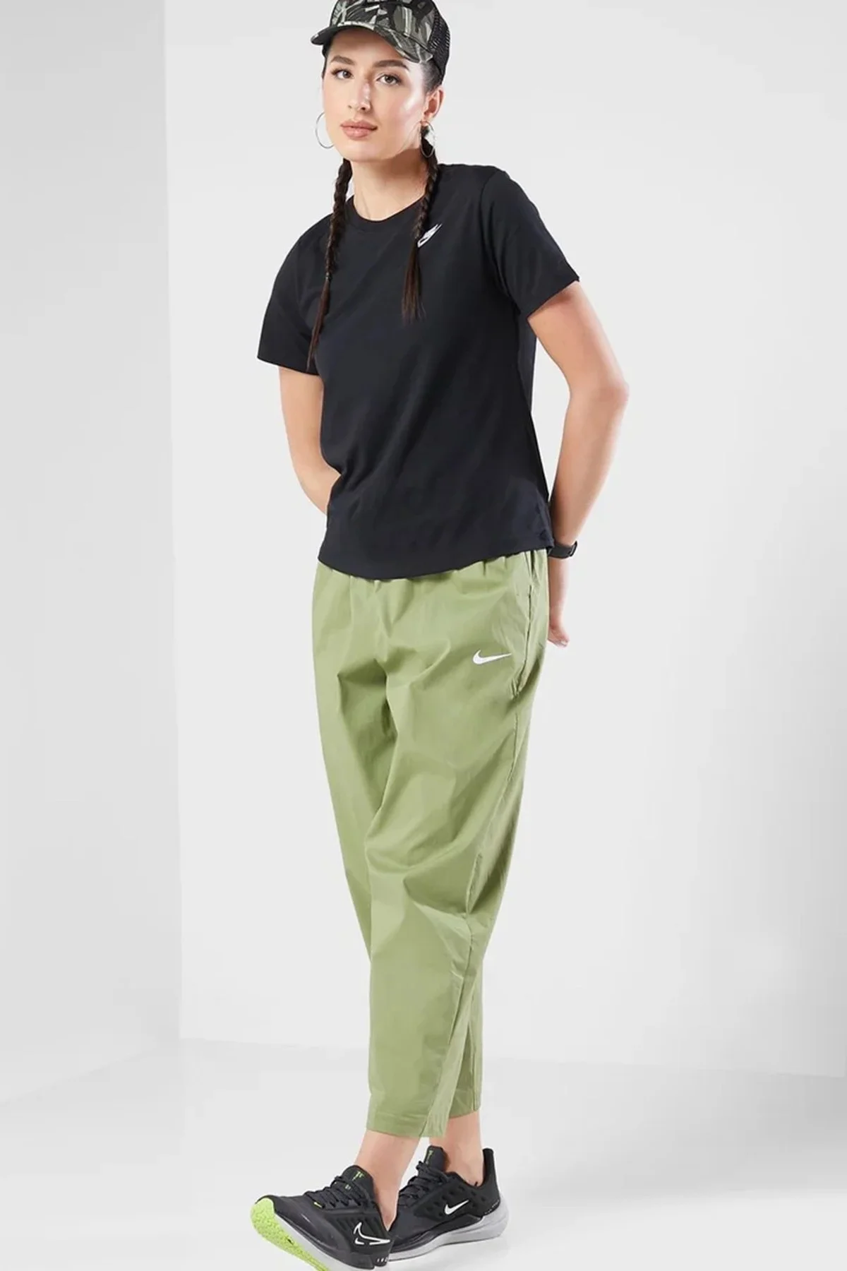 Nike Sportswear Club Essentials Womens T-Shirt Kadın Tişört Siyah Nike Sportswear Club Essentials Womens T-Shirt Kadın Tişört Siyah
