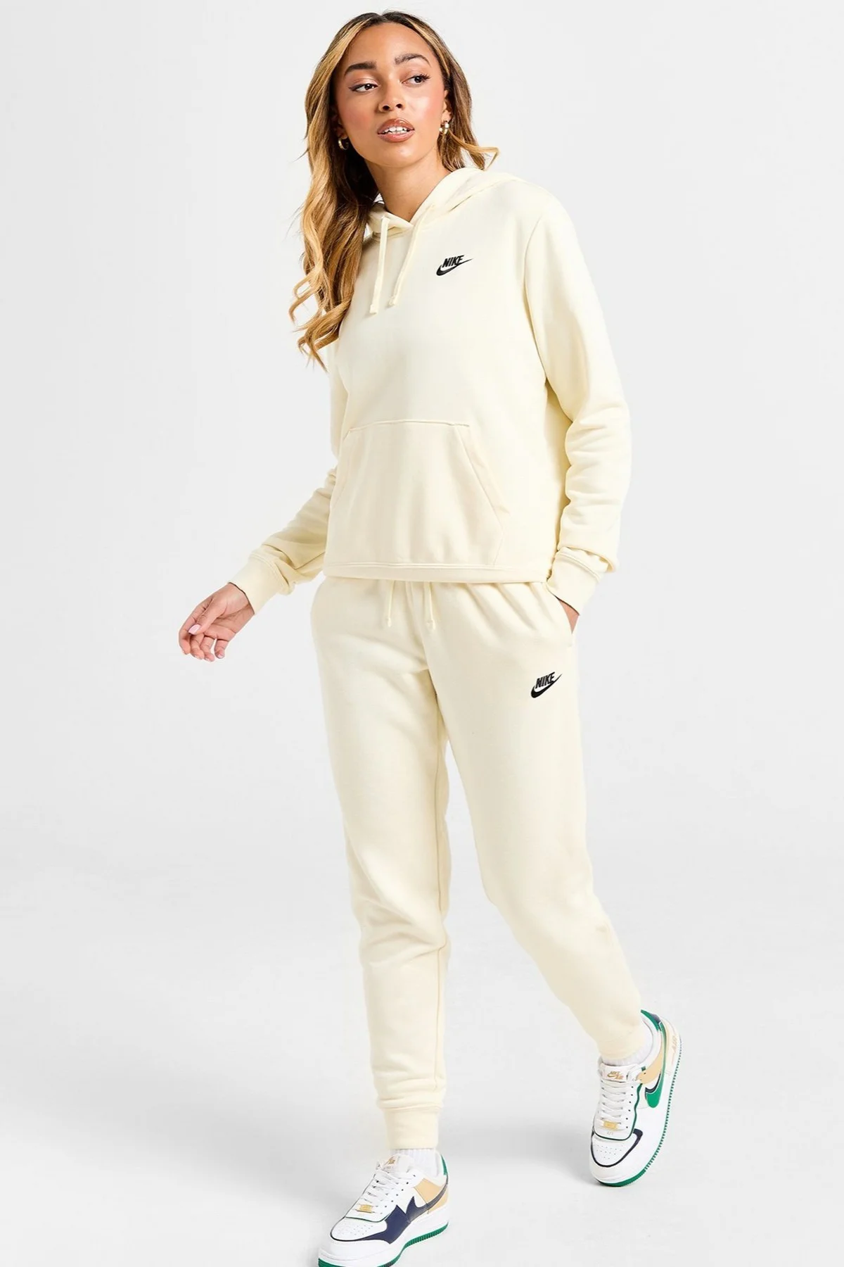 Nike Sportswear Club Fleece Mr Pant Kadın Eşofman Altı Krem Nike Sportswear Club Fleece Mr Pant Kadın Eşofman Altı Krem Fiyatı, Yorumları ve Özellikleri