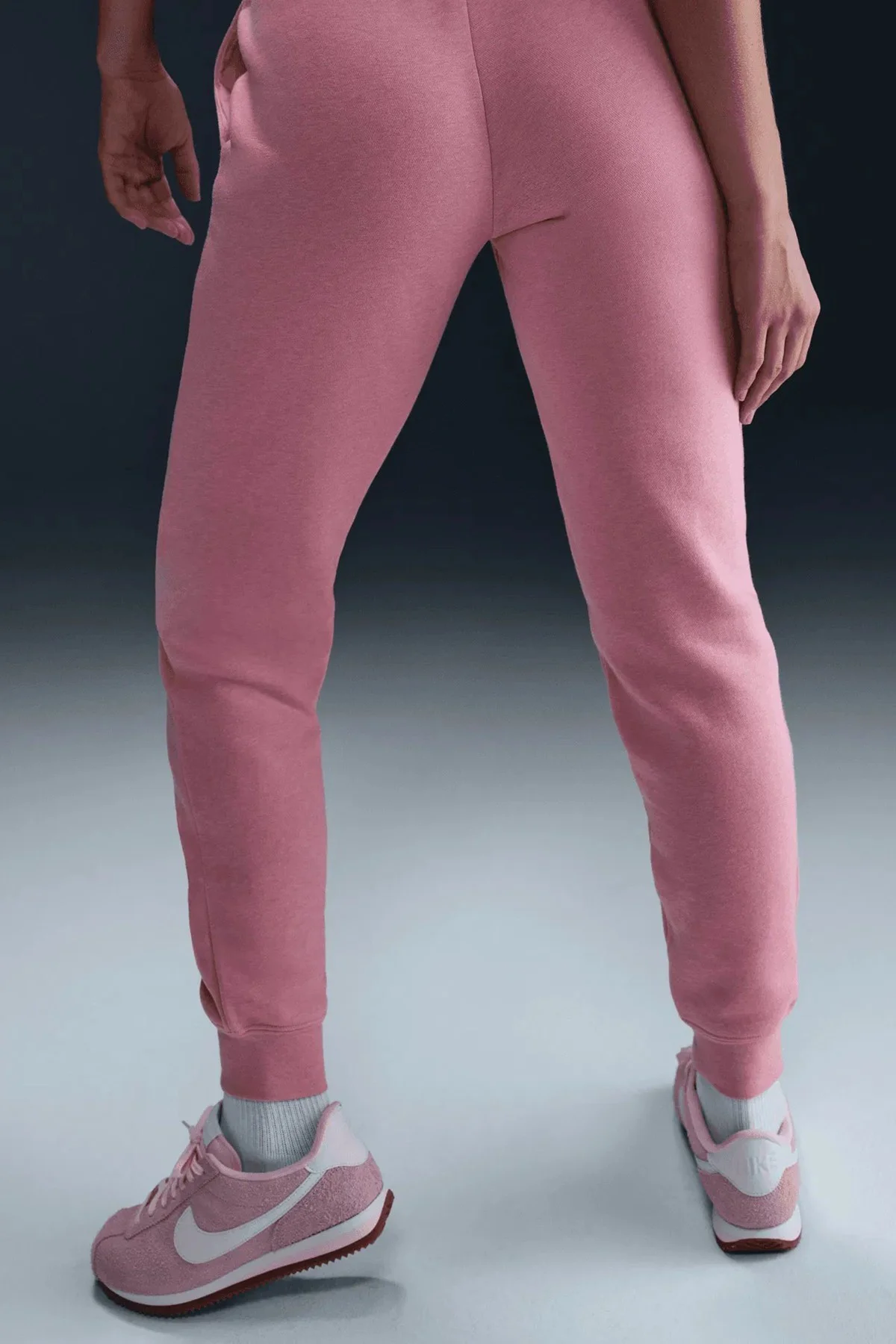 Nike Sportswear Club Fleece Mid Rise Graphic Trousers Kadın Eşofman Altı Pembe Nike Sportswear Club Fleece Mid Rise Graphic Trousers Kadın Eşofman Altı Pembe