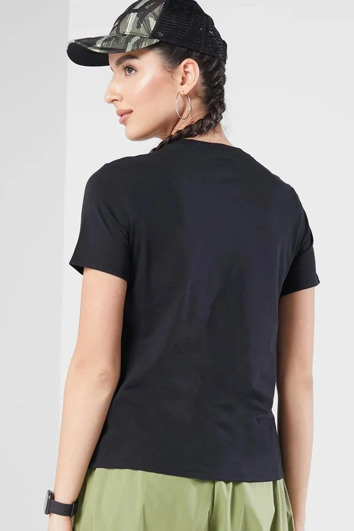 Nike Sportswear Club Essentials Womens T-Shirt Kadın Tişört Siyah Nike Sportswear Club Essentials Womens T-Shirt Kadın Tişört Siyah