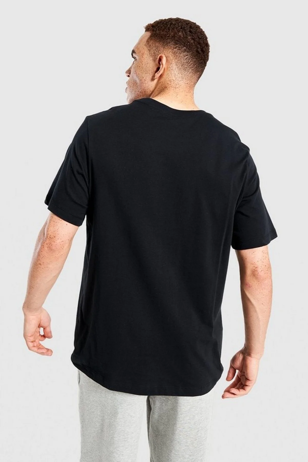 Nike Sportswear Club Men's T-Shirt Erkek Pamuklu Tişört Siyah Nike Sportswear Club Men's T-Shirt Erkek Pamuklu Tişört Siyah