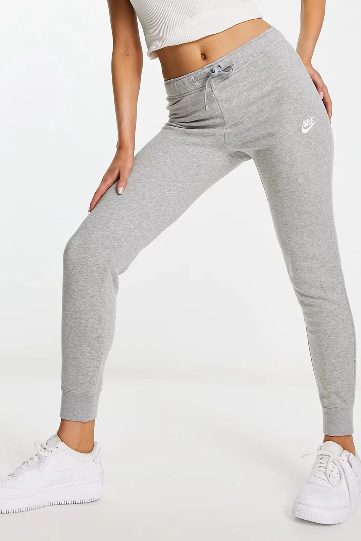 Nike Sportswear Club Fleece Mid Rise Slim Fit Pant Kadın Dar Kesim Eşofman Altı Gri Nike Sportswear Club Fleece Mid Rise Slim Fit Pant Kadın Dar Kesim Eşofman Altı Gri