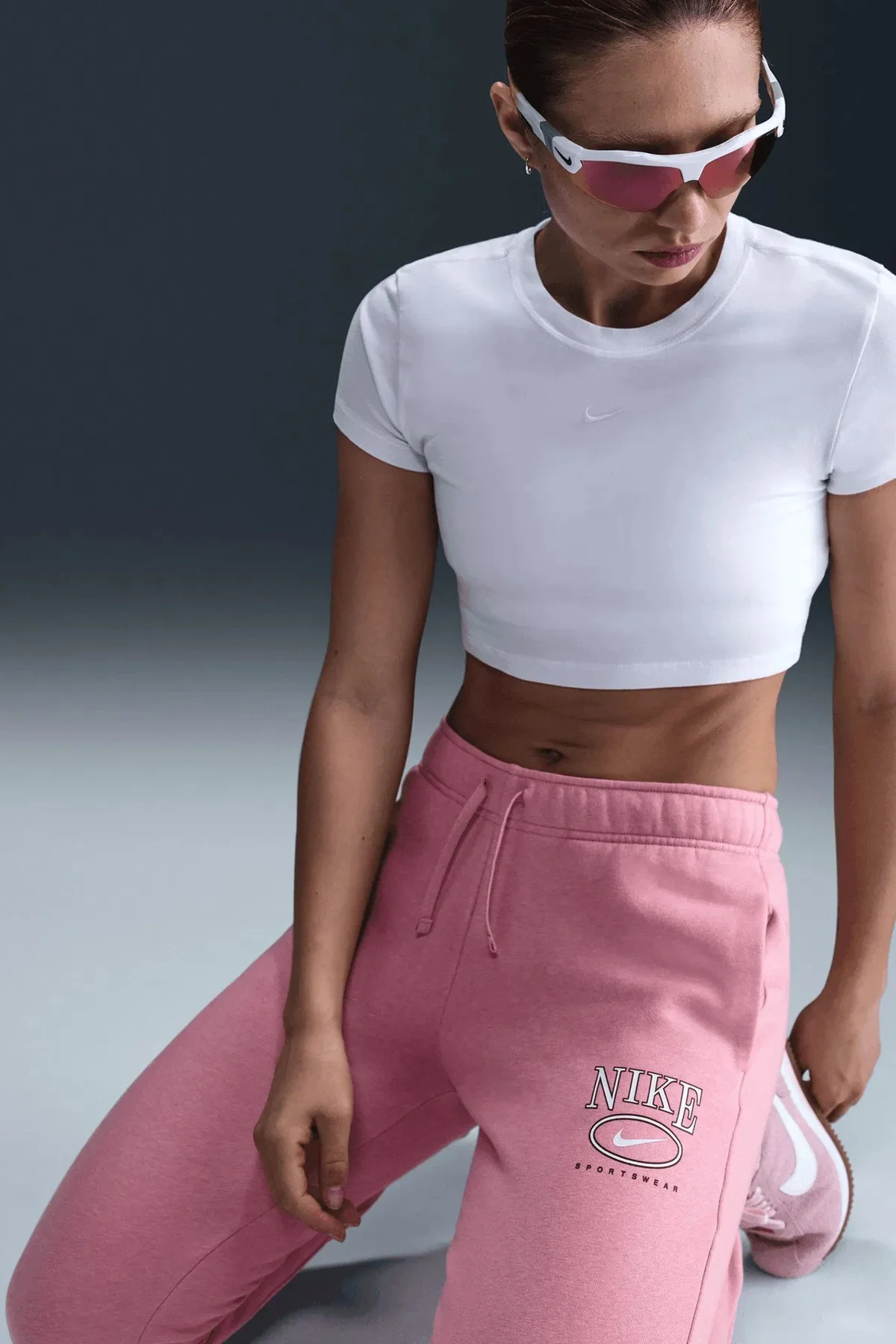 Nike Sportswear Club Fleece Mid Rise Graphic Trousers Kadın Eşofman Altı Pembe Nike Sportswear Club Fleece Mid Rise Graphic Trousers Kadın Eşofman Altı Pembe