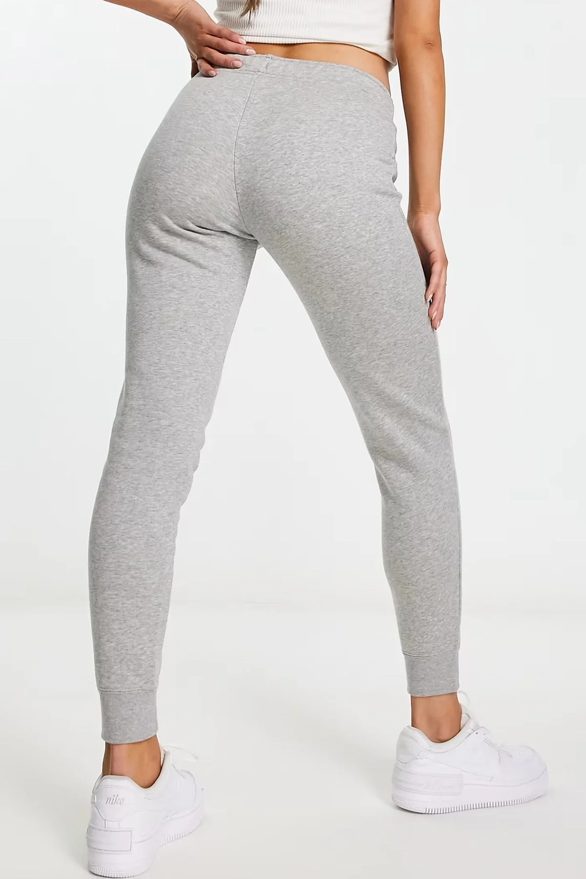 Nike Sportswear Club Fleece Mid Rise Slim Fit Pant Kadın Dar Kesim Eşofman Altı Gri Nike Sportswear Club Fleece Mid Rise Slim Fit Pant Kadın Dar Kesim Eşofman Altı Gri