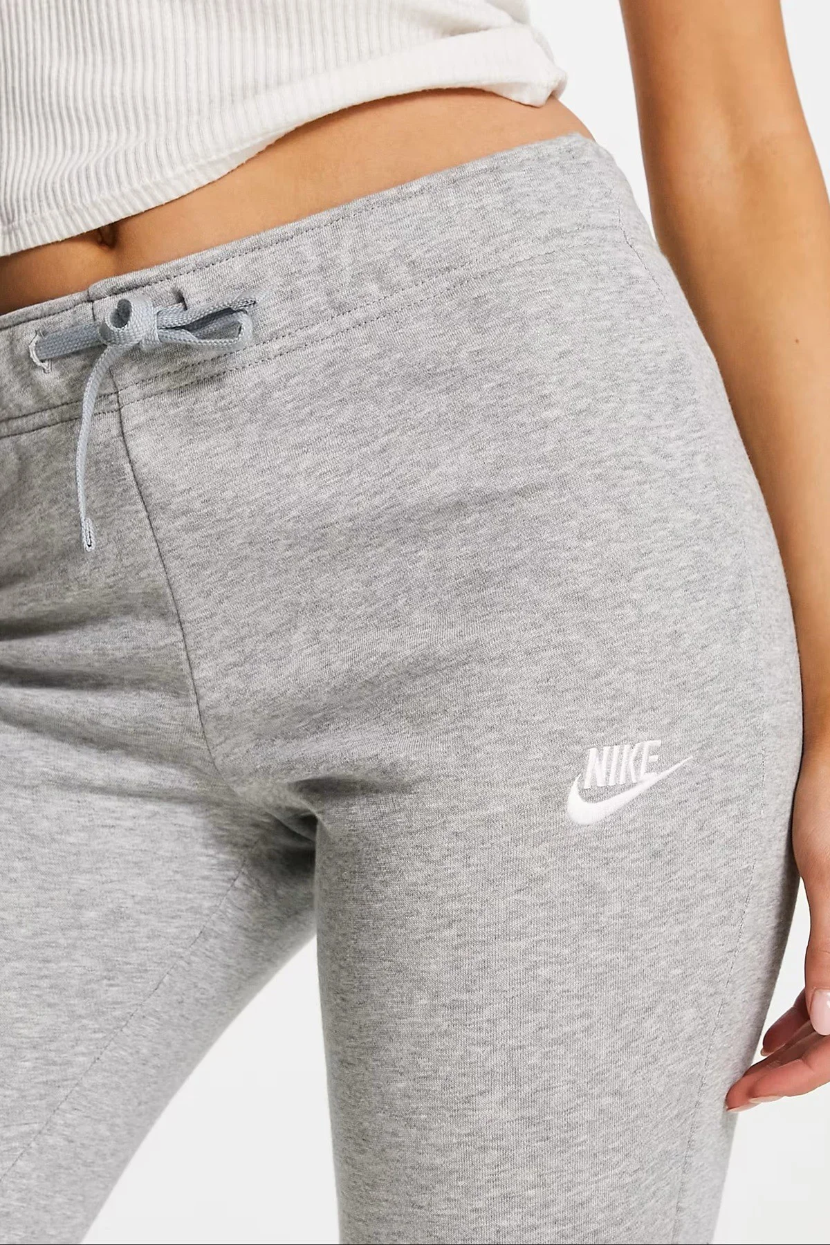 Nike Sportswear Club Fleece Mid Rise Slim Fit Pant Kadın Dar Kesim Eşofman Altı Gri Nike Sportswear Club Fleece Mid Rise Slim Fit Pant Kadın Dar Kesim Eşofman Altı Gri