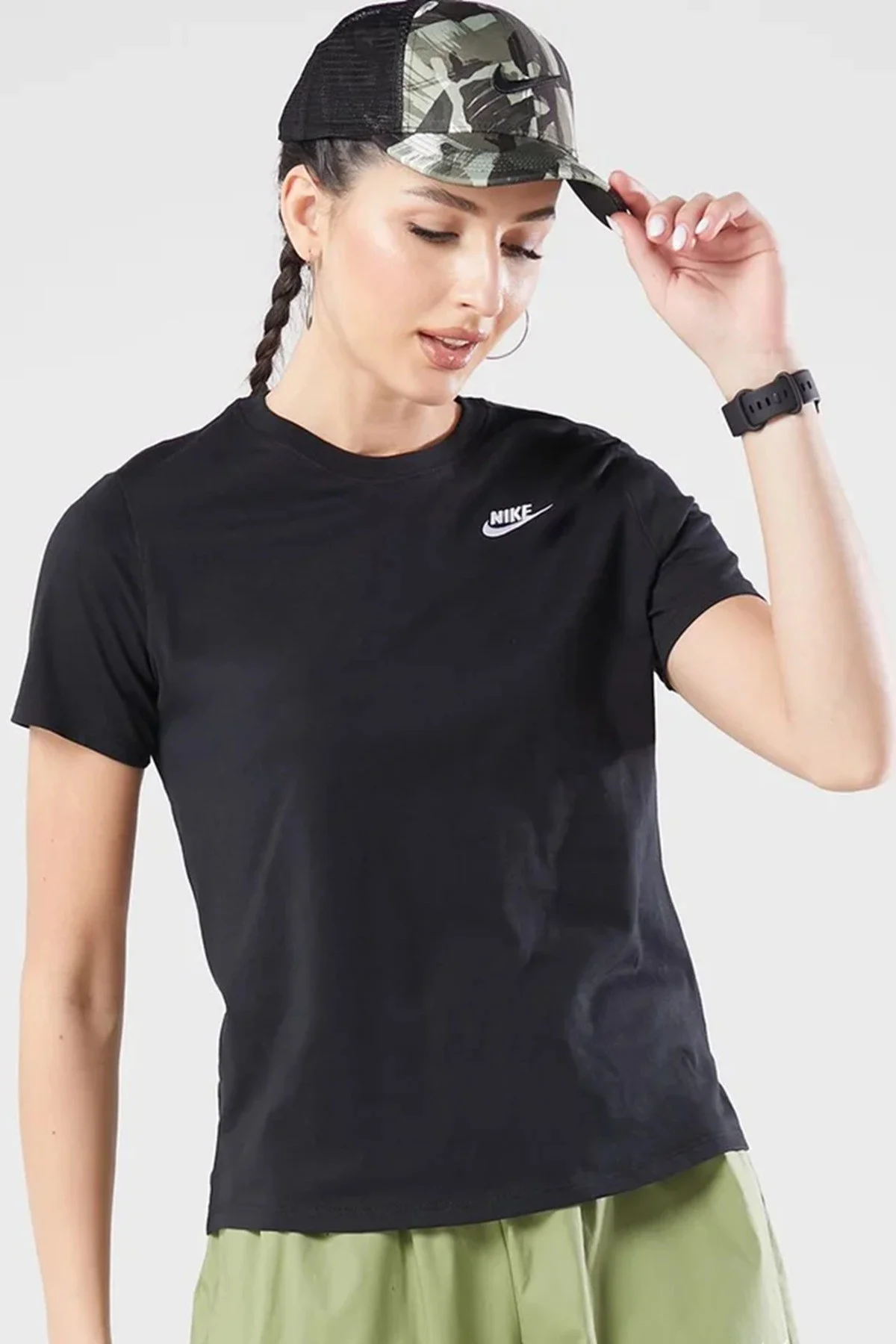 Nike Sportswear Club Essentials Womens T-Shirt Kadın Tişört Siyah Nike Sportswear Club Essentials Womens T-Shirt Kadın Tişört Siyah