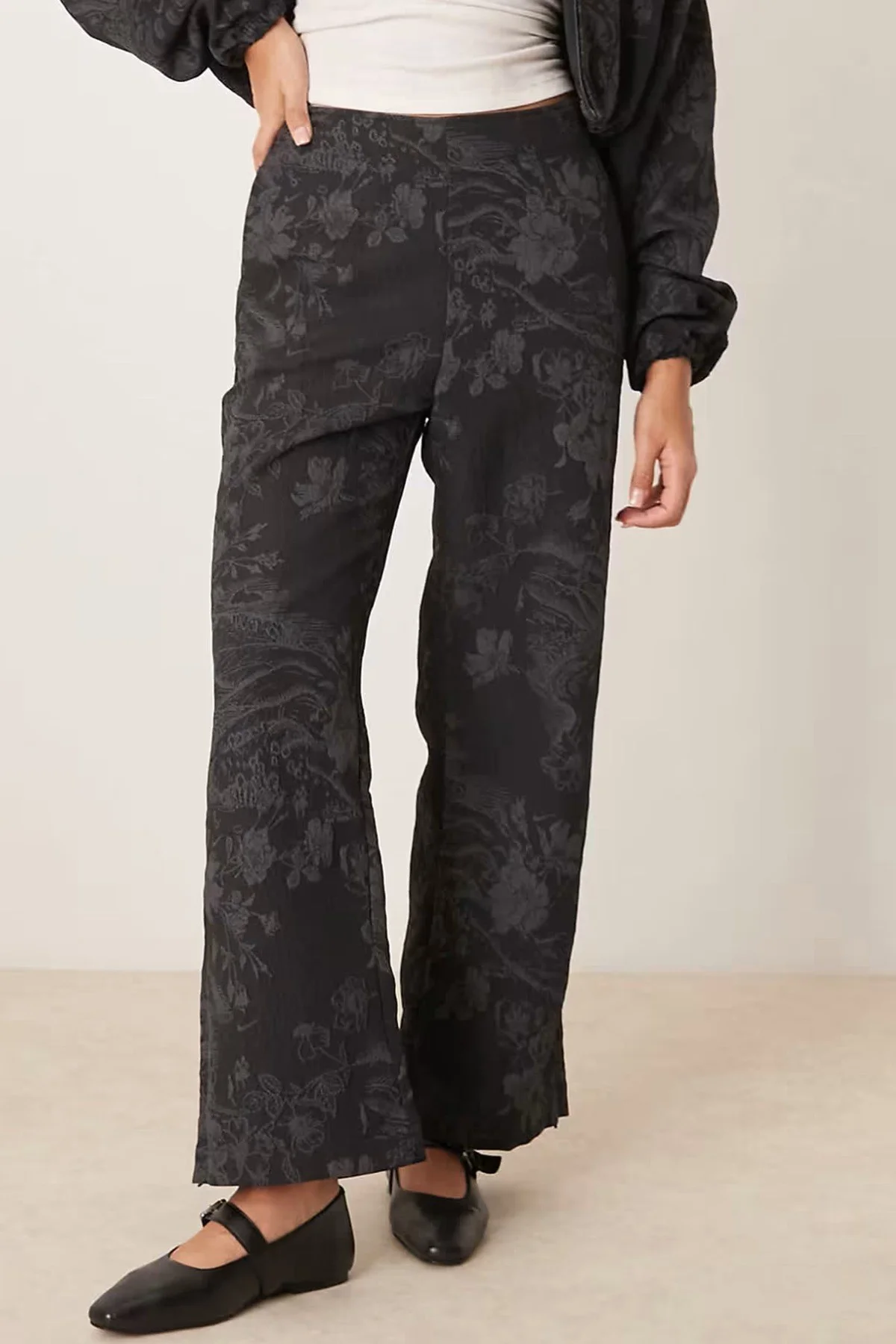 Nike Sportswear Collection Jacquard Tracksuit Bottoms Kadın Jakarlı Fermuarlı Bel ve Paçalı Eşofman Altı Siyah Nike Sportswear Collection Jacquard Tracksuit Bottoms Kadın Jakarlı Fermuarlı Bel ve Paçalı Eşofman Altı Siyah