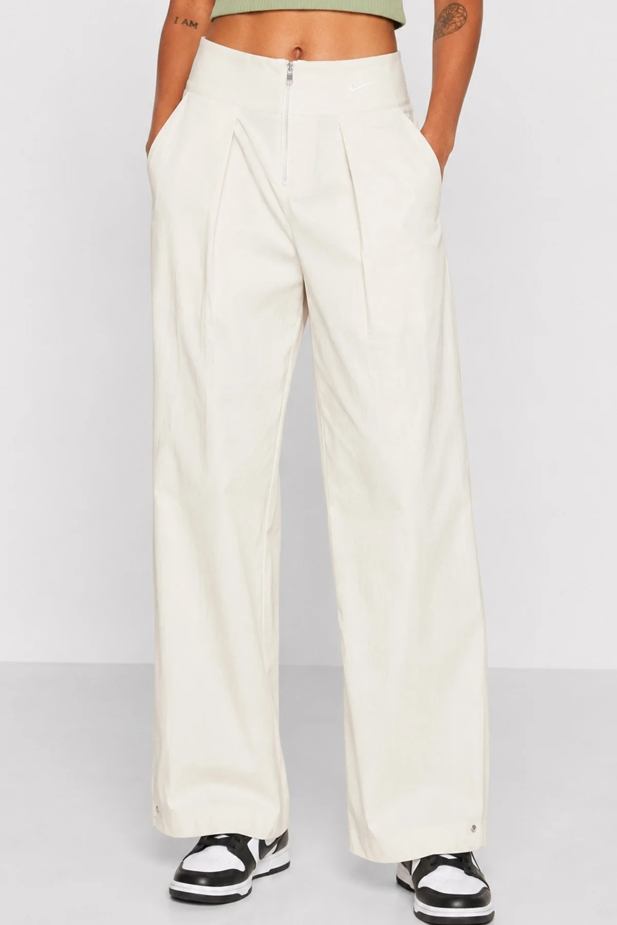 Nike Sportswear Collection Woven Trousers Loose Fİt Joggers Kadın Bol Kesim Dokuma Eşofman Altı Krem Nike Sportswear Collection Woven Trousers Loose Fİt Joggers Kadın Bol Kesim Dokuma Eşofman Altı Krem Fiyatı, Yorumları ve Özellikleri