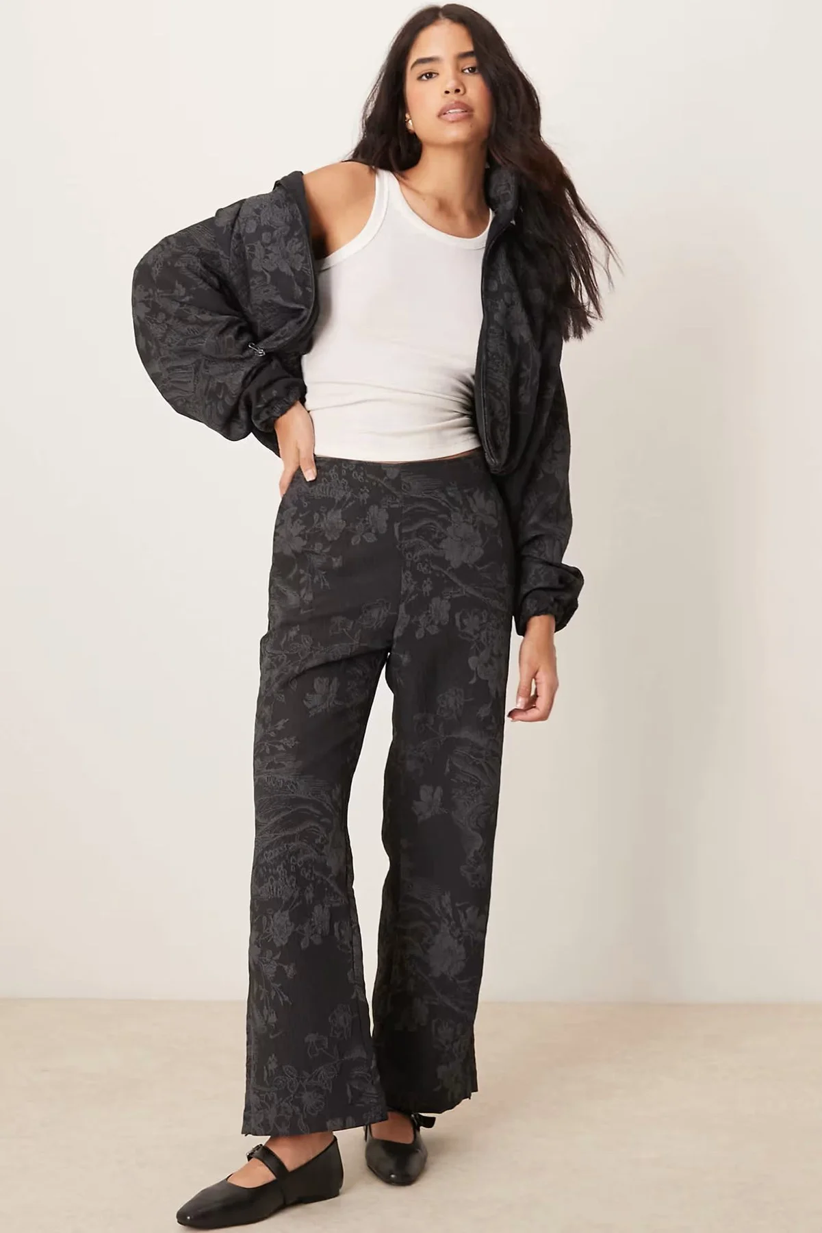 Nike Sportswear Collection Jacquard Tracksuit Bottoms Kadın Jakarlı Fermuarlı Bel ve Paçalı Eşofman Altı Siyah Nike Sportswear Collection Jacquard Tracksuit Bottoms Kadın Jakarlı Fermuarlı Bel ve Paçalı Eşofman Altı Siyah