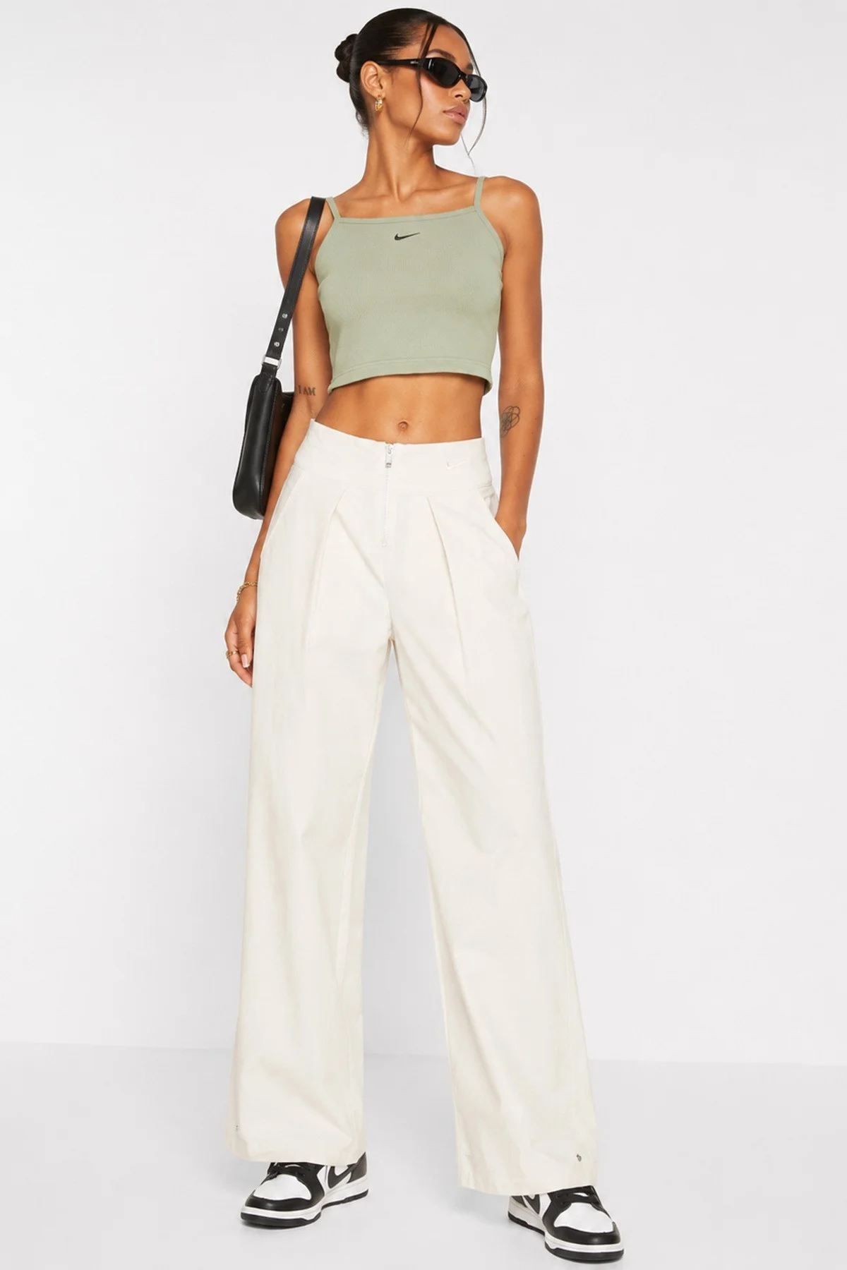 Nike Sportswear Collection Woven Trousers Loose Fİt Joggers Kadın Bol Kesim Dokuma Eşofman Altı Krem Nike Sportswear Collection Woven Trousers Loose Fİt Joggers Kadın Bol Kesim Dokuma Eşofman Altı Krem Fiyatı, Yorumları ve Özellikleri