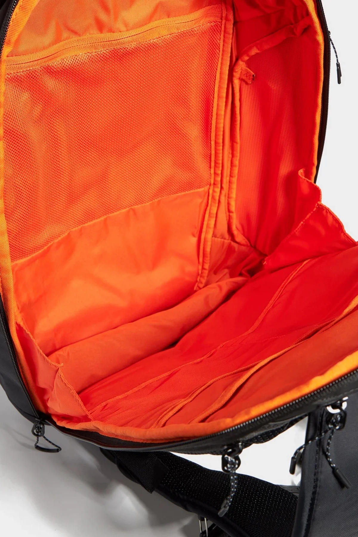 Nike Sportswear Commute Backpack 25L Sırt Destekli Çok Gözlü 25 litre Sırt Çantası Siyah Fiyatı, Yorumları ve Özellikleri