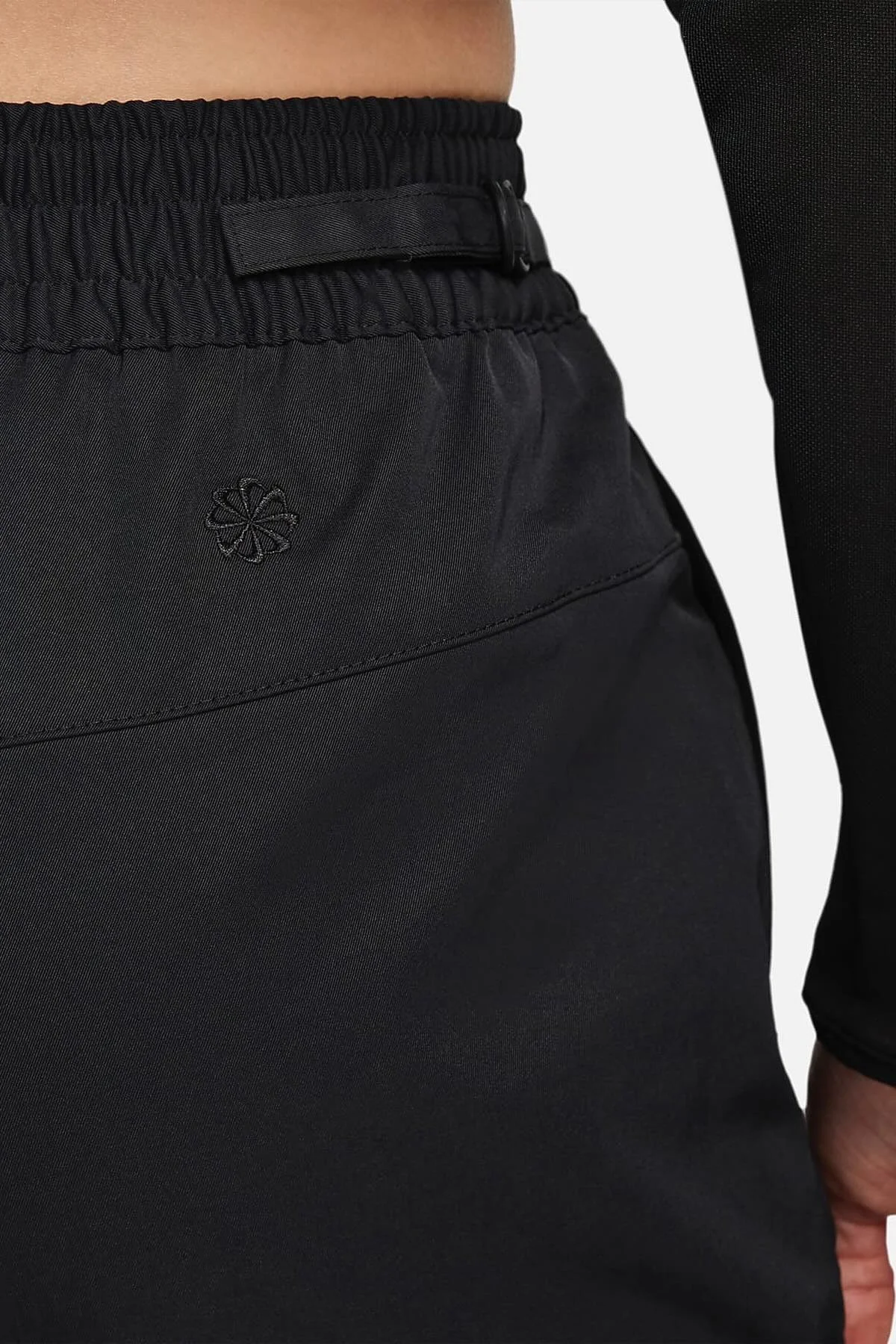 Nike Sportswear Dri Fit Tech Pack Mid Rise Woven Pant Kadın Dokuma Eşofman Altı Siyah Fiyatı, Yorumları ve Özellikleri