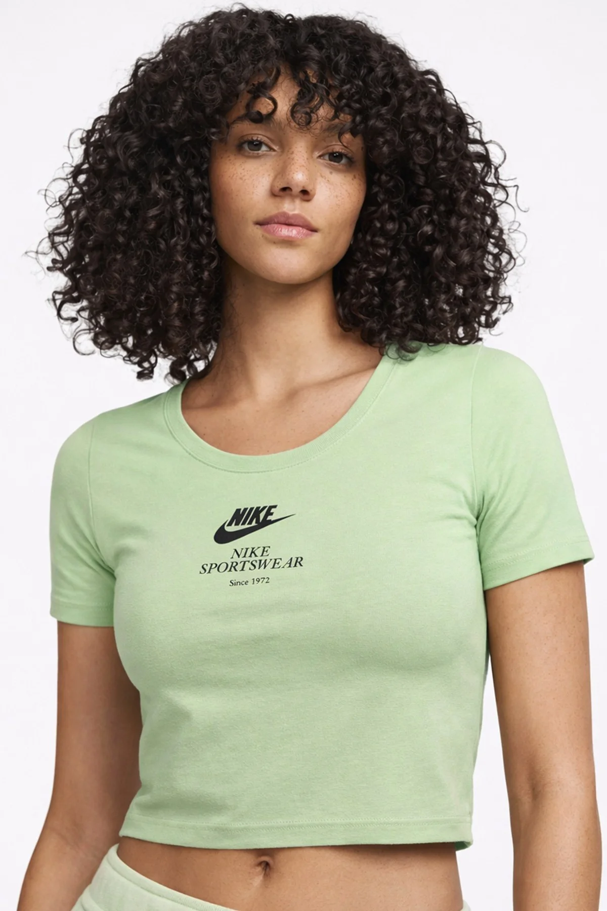 Nike Sportswear Essential Slim-Fit Cropped Kesim Dar Kadın Crop Tişört Yeşil Nike Sportswear Essential Slim-Fit Cropped Kesim Dar Kadın Crop Tişört Yeşil Fiyatı, Yorumları ve Özellikleri