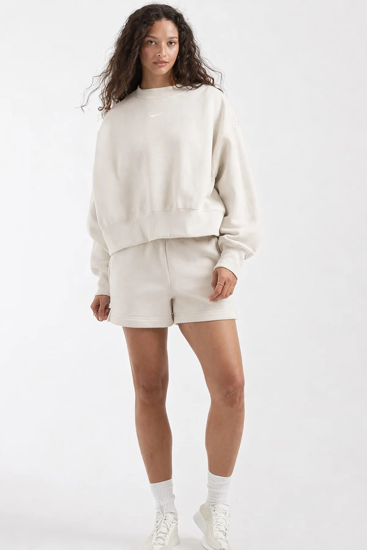 Nike Sportswear Essential Collection Fleece Oversized Kadın Sweatshirt Krem Nike Sportswear Essential Collection Fleece Oversized Kadın Sweatshirt Krem Fiyatı, Yorumları ve Özellikleri