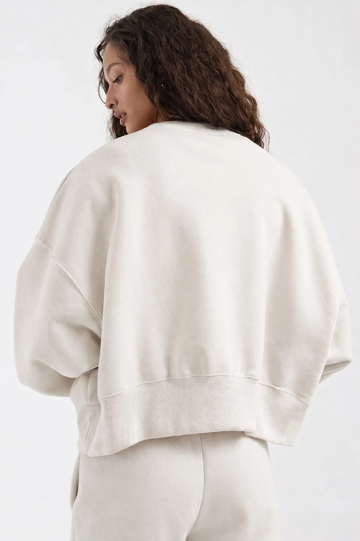Nike Sportswear Essential Collection Fleece Oversized Kadın Sweatshirt Krem Nike Sportswear Essential Collection Fleece Oversized Kadın Sweatshirt Krem Fiyatı, Yorumları ve Özellikleri