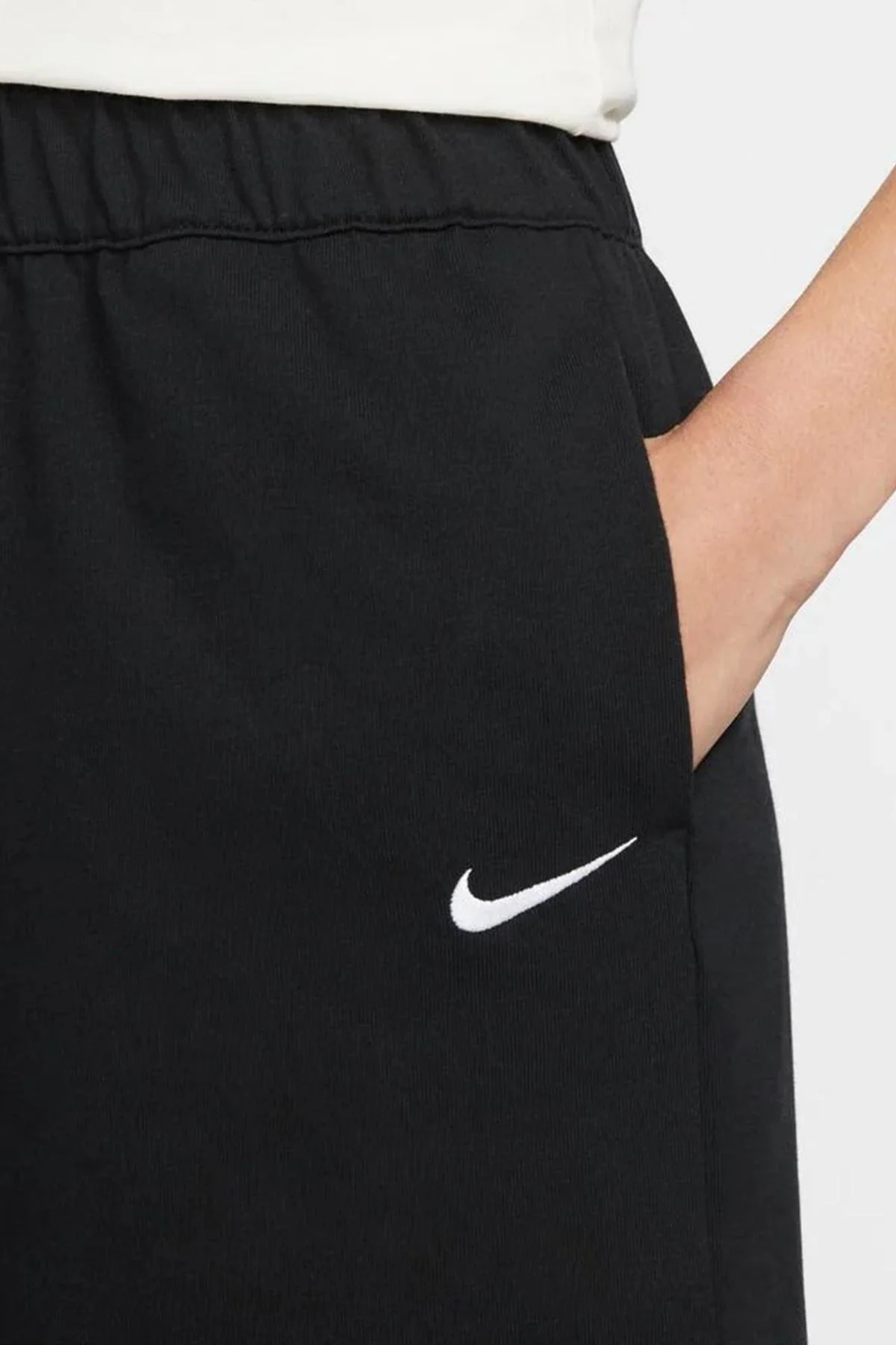 Nike Sportswear Essential Loose Fit Jersey Shorts Bol Kesim Ağır Modal Kadın Şort Siyah Nike Sportswear Essential Loose Fit Jersey Shorts Bol Kesim Ağır Modal Kadın Şort Siyah