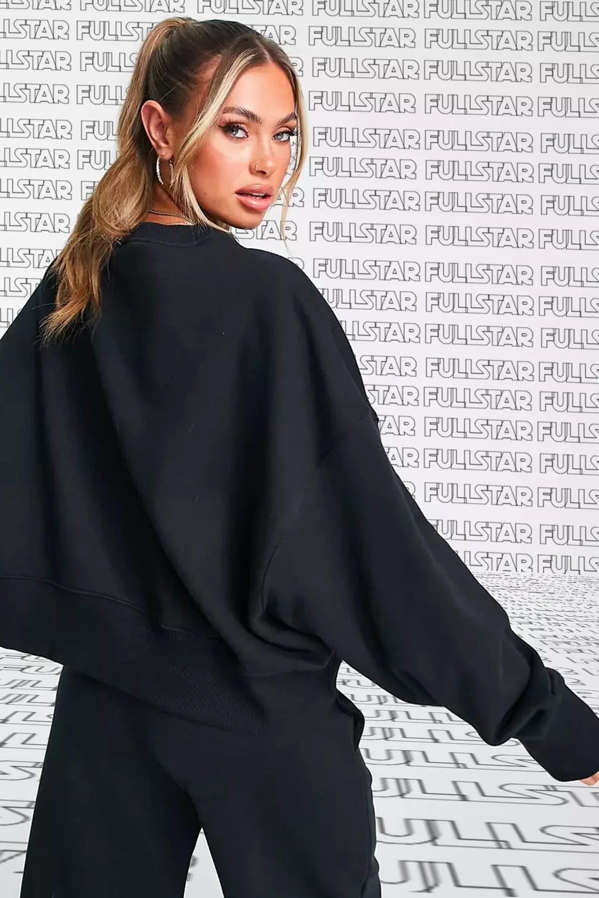 Nike Sportswear Essential Collection Fleece Oversized Crew Kadın Sweatshirt Siyah Nike Sportswear Essential Collection Fleece Oversized Crew Kadın Sweatshirt Siyah Fiyatı, Yorumları ve Özellikleri