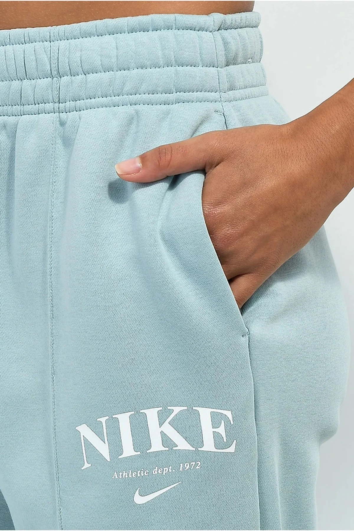 Nike Sportswear Essential Mid Rise Loose Fit Şardonlu Bol Kesim Kadın Eşofman Altı Açık Mavi Nike Sportswear Essential Mid Rise Loose Fit Şardonlu Bol Kesim Kadın Eşofman Altı Açık Mavi