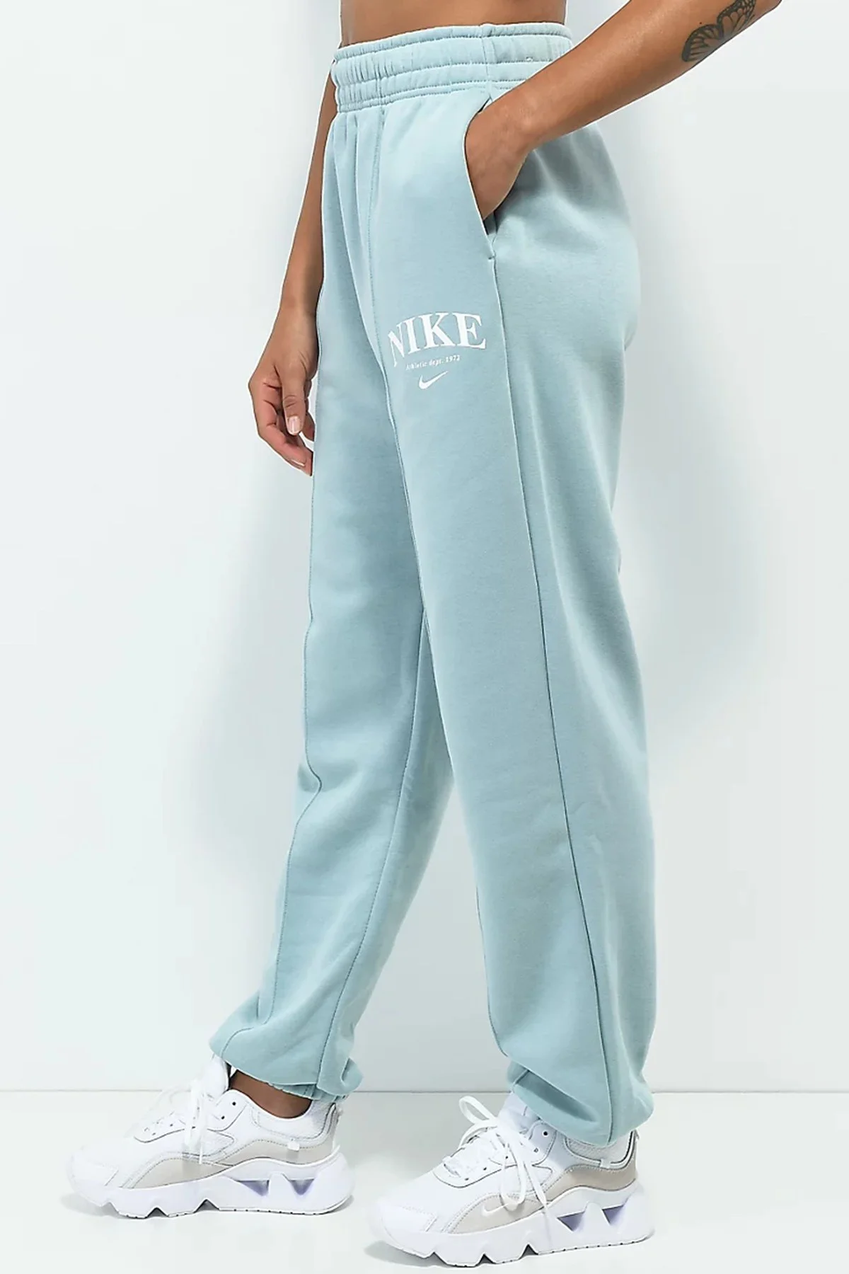 Nike Sportswear Essential Mid Rise Loose Fit Şardonlu Bol Kesim Kadın Eşofman Altı Açık Mavi Nike Sportswear Essential Mid Rise Loose Fit Şardonlu Bol Kesim Kadın Eşofman Altı Açık Mavi