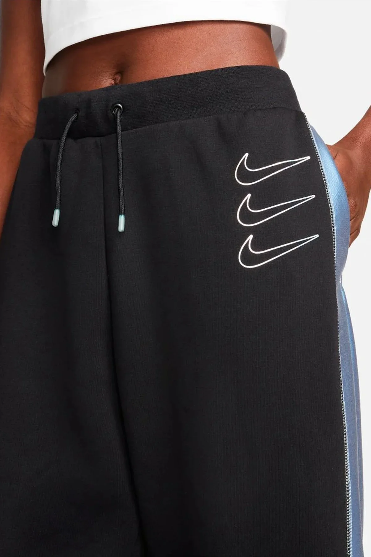 Nike Sportswear Fleece Graphic Womens Joggers Kadın Eşofman Altı Siyah Metalik Mavi Nike Sportswear Fleece Graphic Womens Joggers Kadın Eşofman Altı Siyah Metalik Mavi
