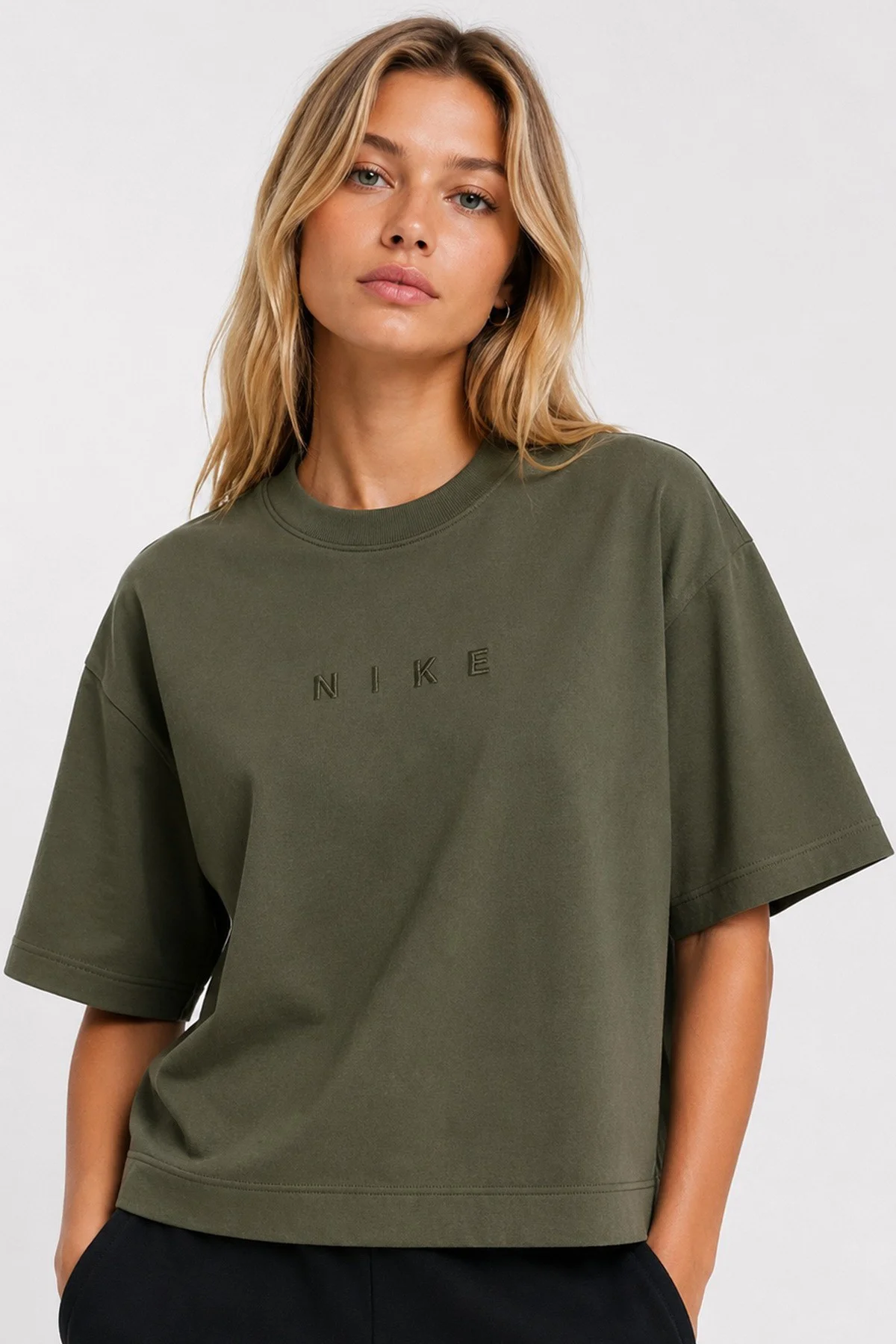 Nike Sportswear Luxe SS Oversized Womens Tee Boxy Bol Kesim Kadın Tişört Haki Nike Sportswear Luxe SS Oversized Womens Tee Boxy Bol Kesim Kadın Tişört Haki