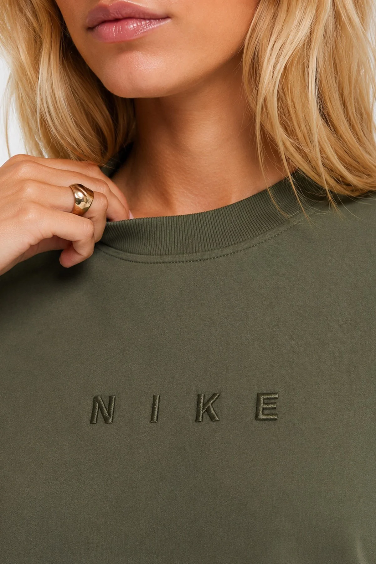 Nike Sportswear Luxe SS Oversized Womens Tee Boxy Bol Kesim Kadın Tişört Haki Nike Sportswear Luxe SS Oversized Womens Tee Boxy Bol Kesim Kadın Tişört Haki