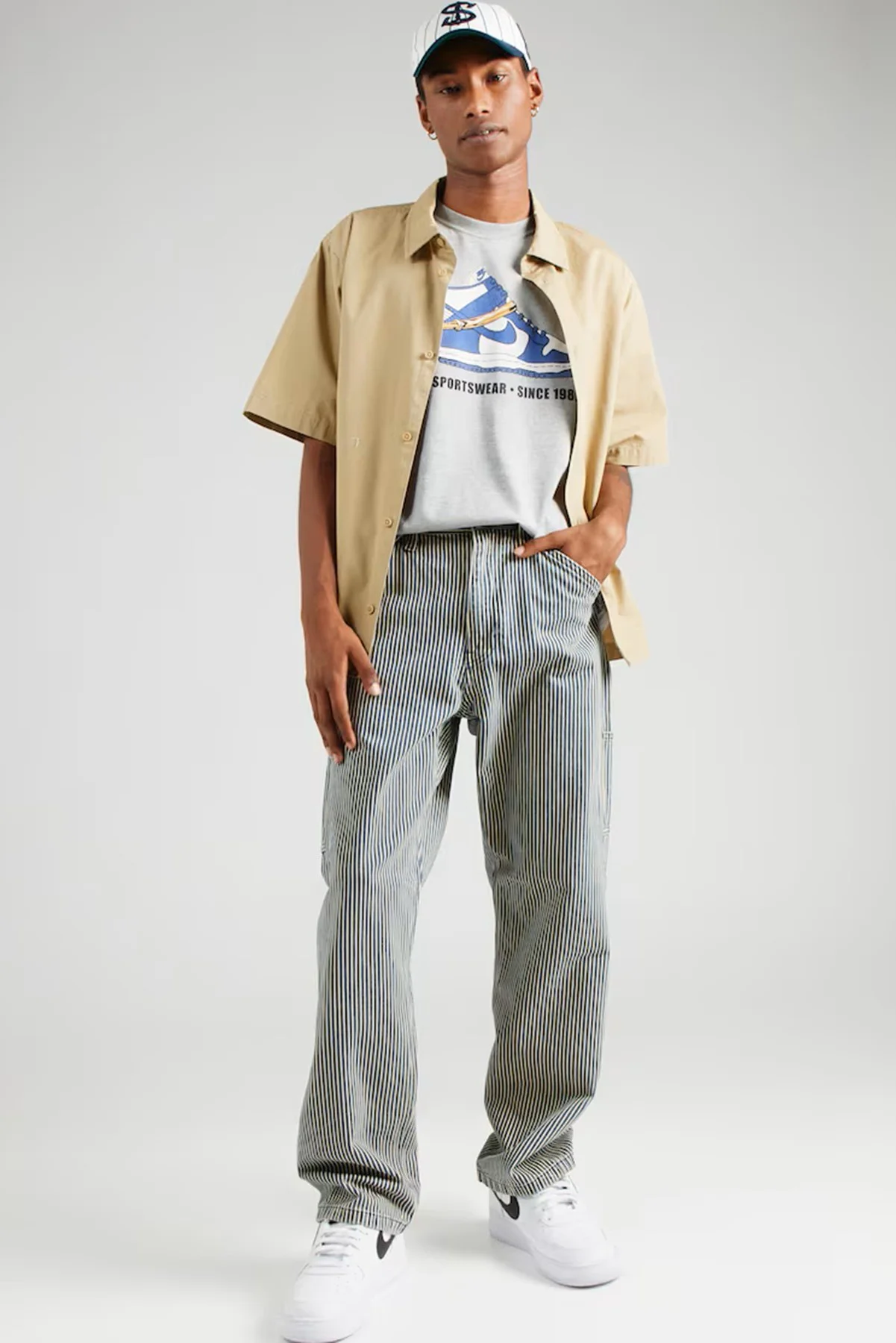 Nike Sportswear M90 Vintage Stirrup Loose Fit T-Shirt Baskılı Erkek Bol Kesim Tişört Gri Nike Sportswear M90 Vintage Stirrup Loose Fit T-Shirt Baskılı Erkek Bol Kesim Tişört Gri Fiyatı, Yorumları ve Özellikleri