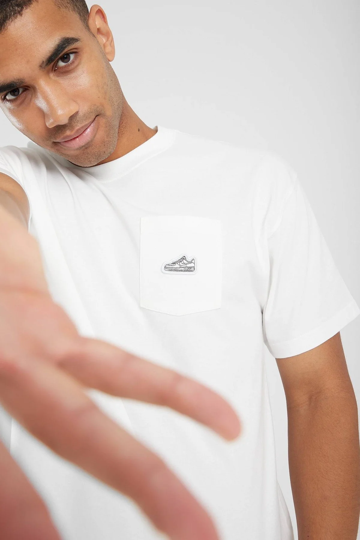 Nike Sportswear Max90 Pocket Tech Loose Fit Tee Erkek Bol Kesim Cepli Pamuklu Tişört Beyaz Nike Sportswear Max90 Pocket Tech Loose Fit Tee Erkek Bol Kesim Cepli Pamuklu Tişört Beyaz